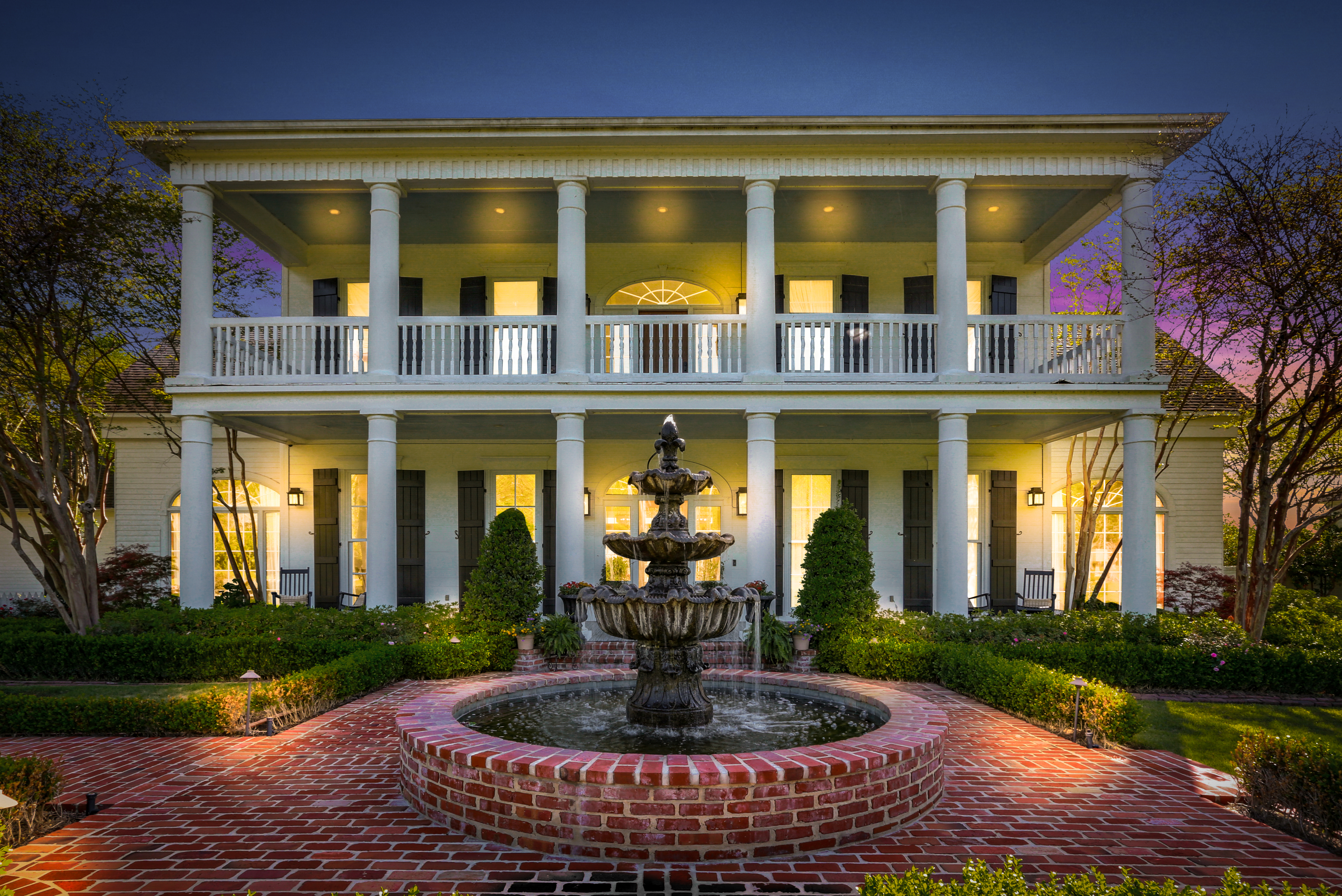 Beautiful Estate with Lazy River and Golf Simulator