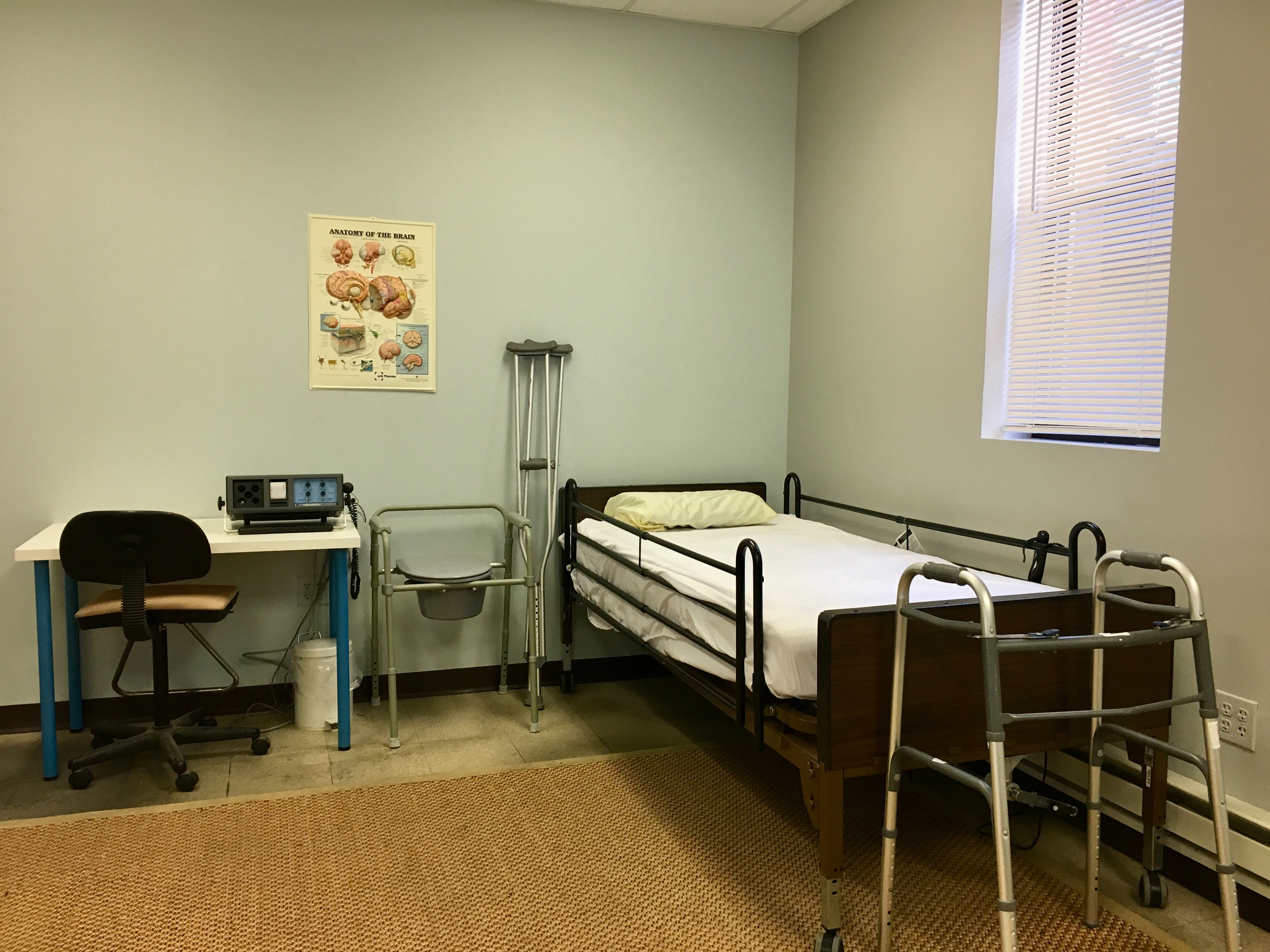 HOSPITAL ROOM / DOCTOR'S OFFICE