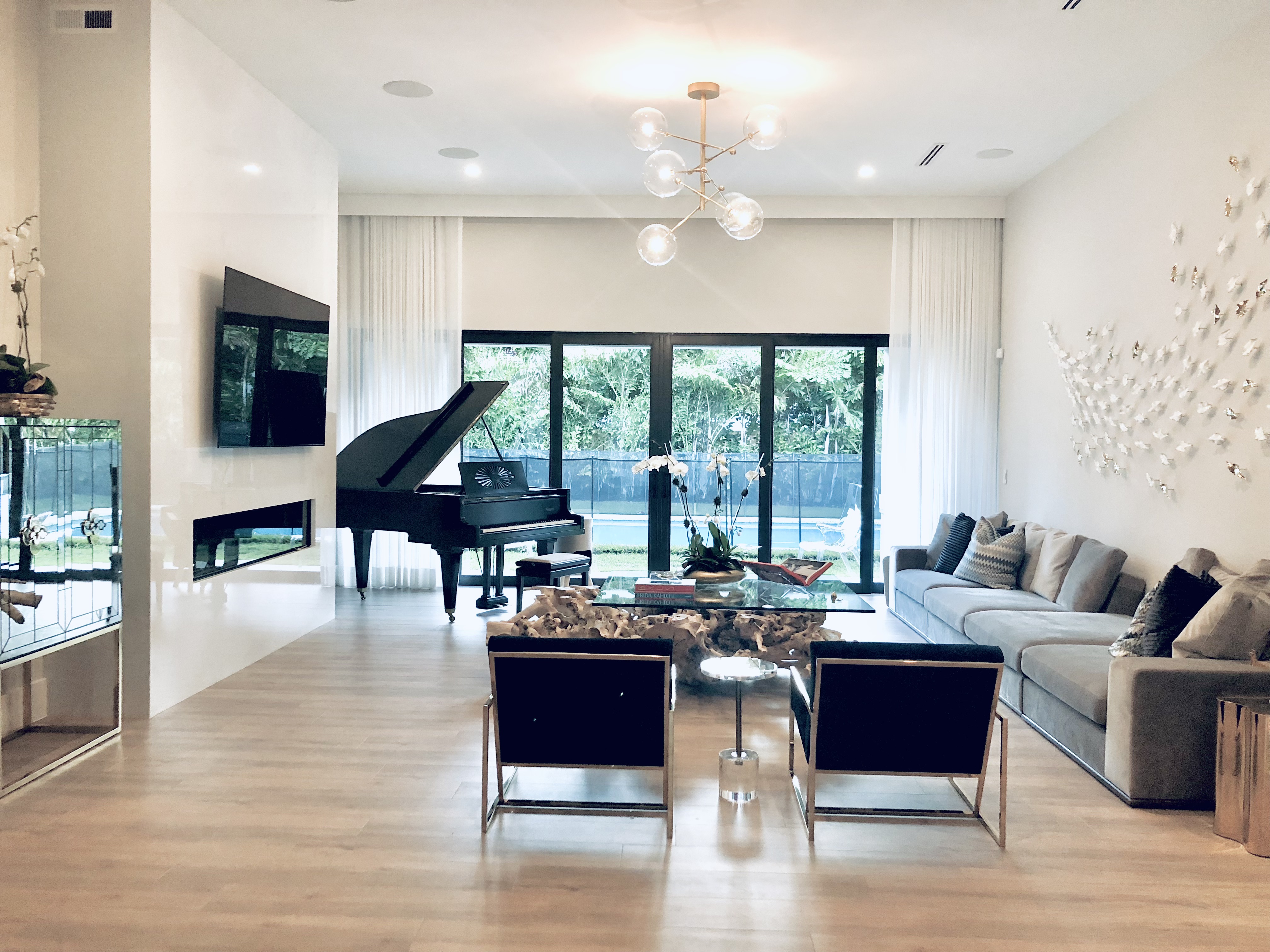 Modern home with Tropical Zen garden