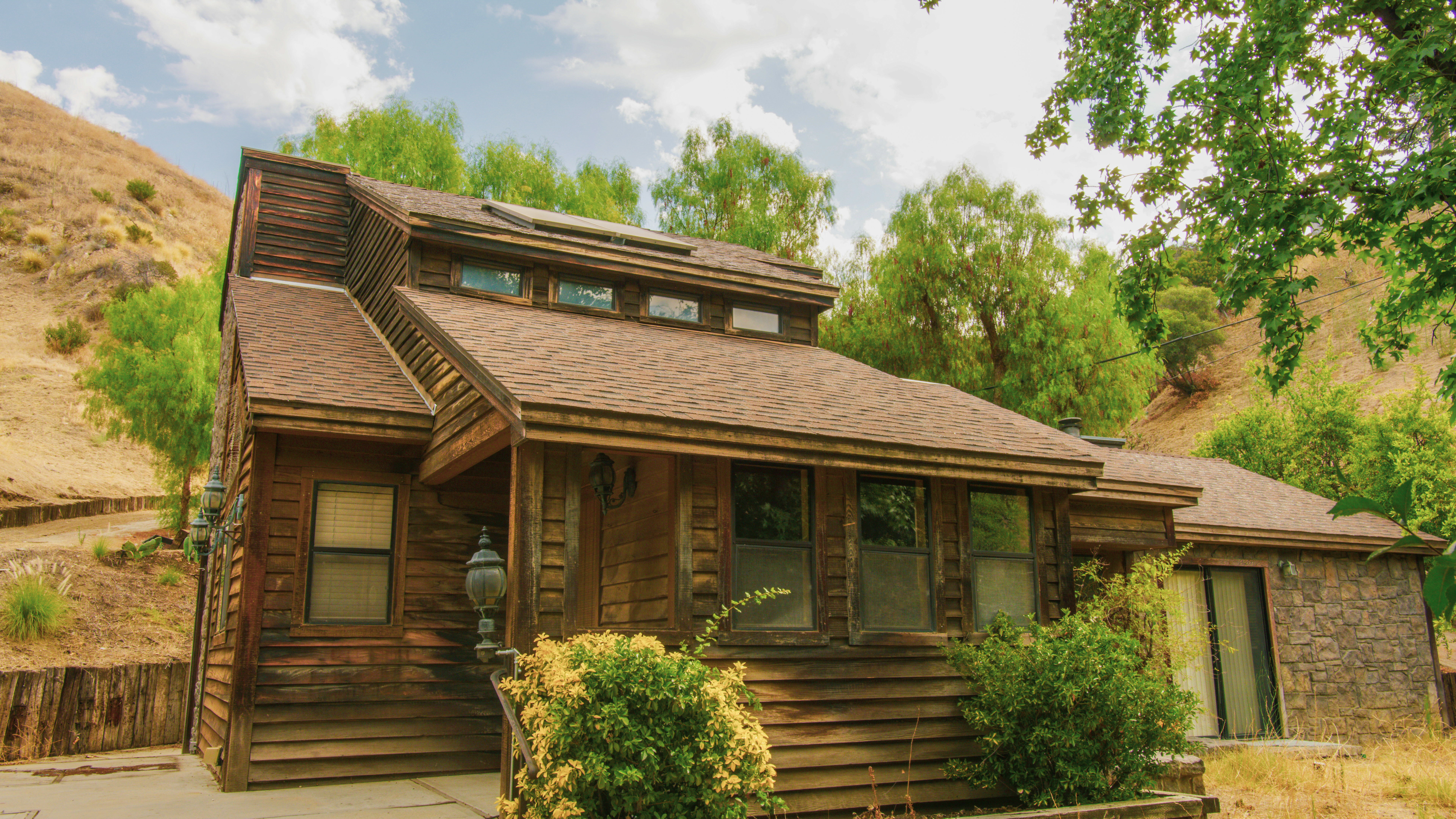 LA TUNA LOCATION'S RUSTIC CHALET