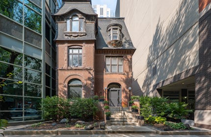 13,000 SF historic Queen Anne and Romanesque style home located in Chicago's vibrant Streeterville neighborhood