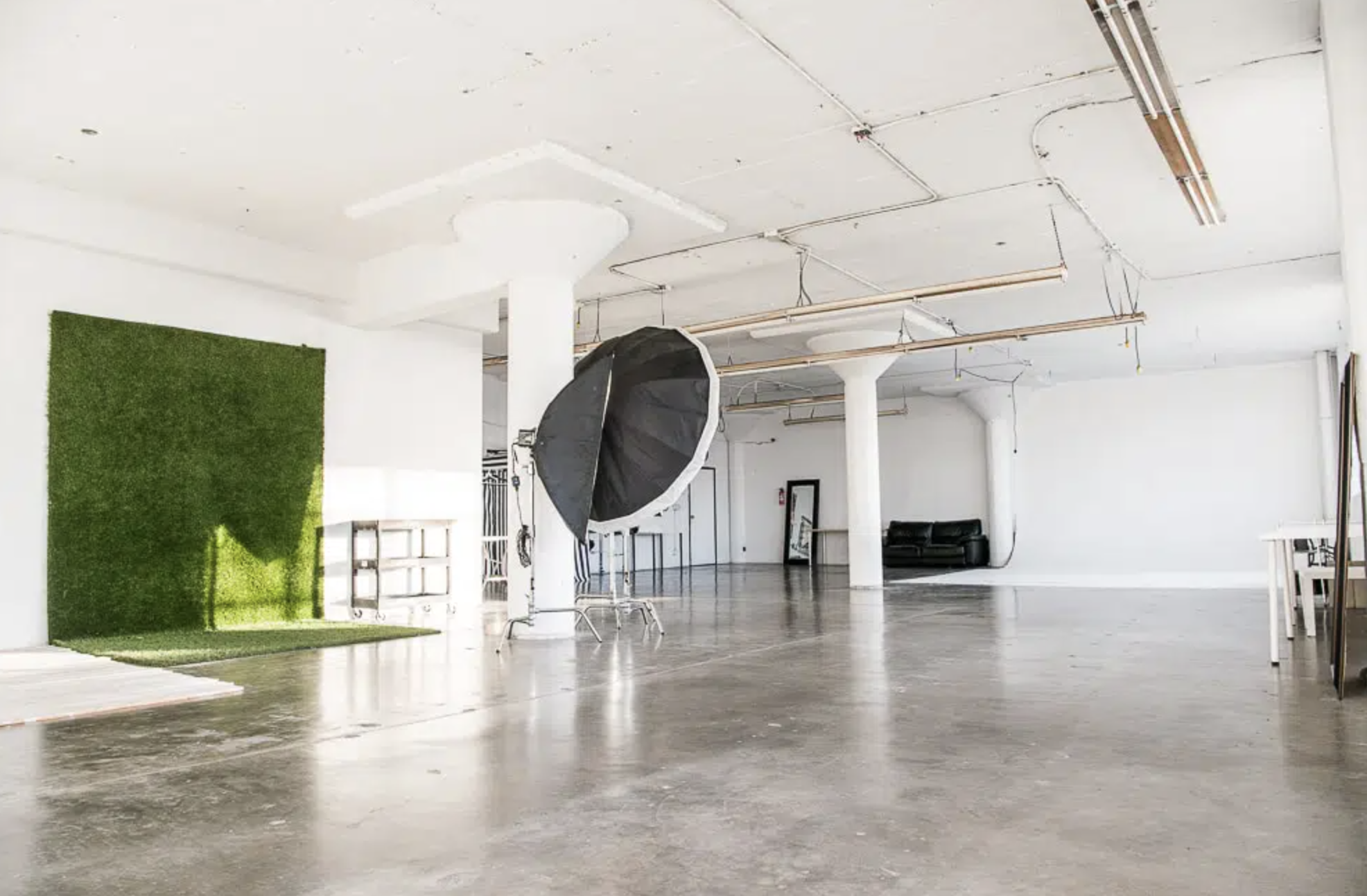 Studio C - White Cyclorama wall Daylight Photo Studio