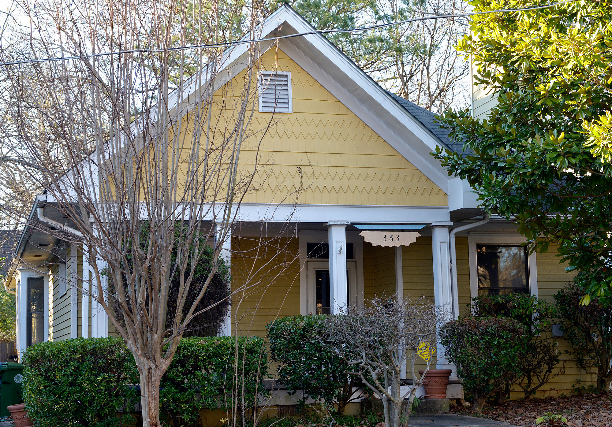 Charming Victorian Style Gem