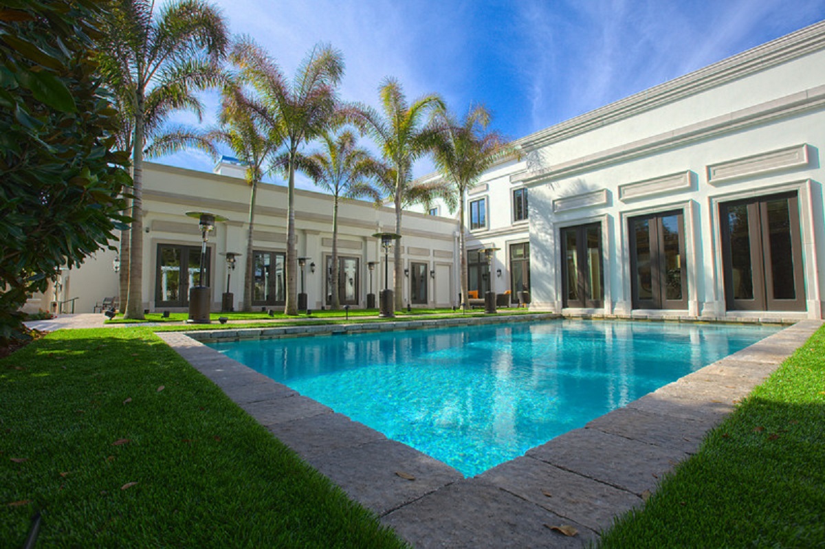 Very Unique American Empire Home With Huge Rooms, High Ceilings In Orlando FL