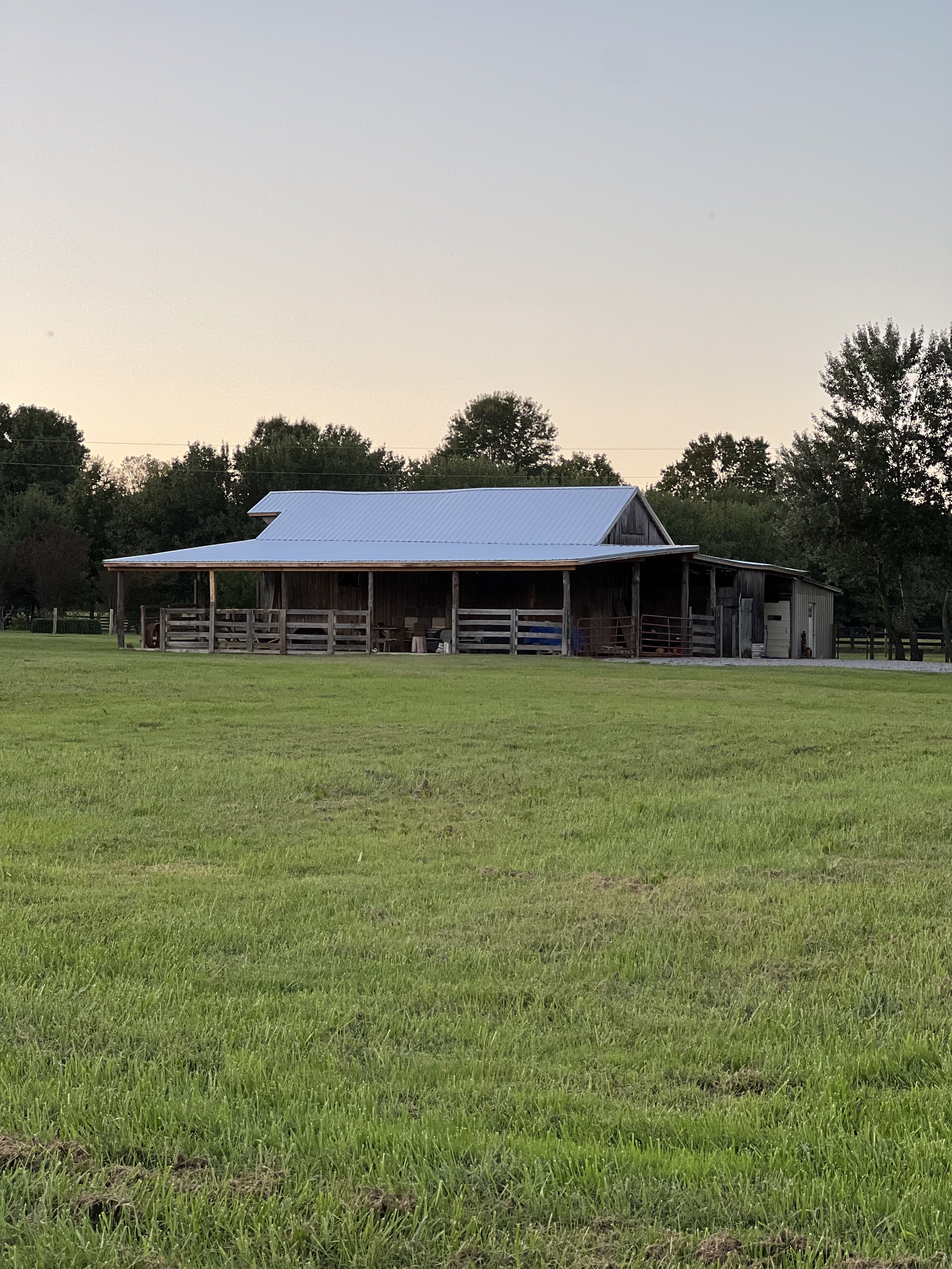Chapel Road Farm - Vintage Farm with Silo, Smoke house, Tobacco Barn and 3 other barns