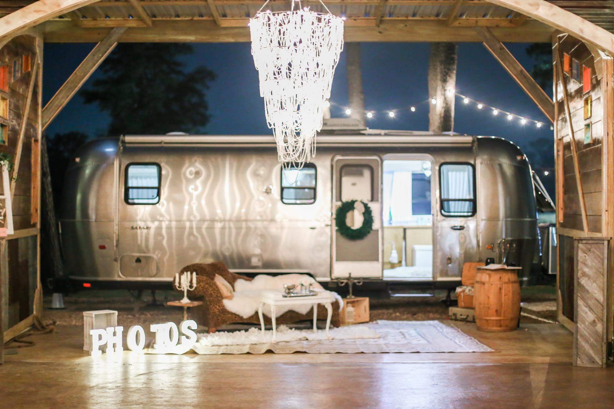 25’ 2002 Airstream Safari Travel Trailer—beautiful inside & out—photo backdrop, or shoot inside as a photo booth!