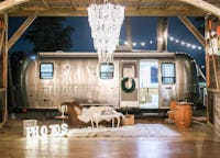25’ 2002 Airstream Safari Travel Trailer—beautiful inside & out—photo backdrop, or shoot inside as a photo booth!