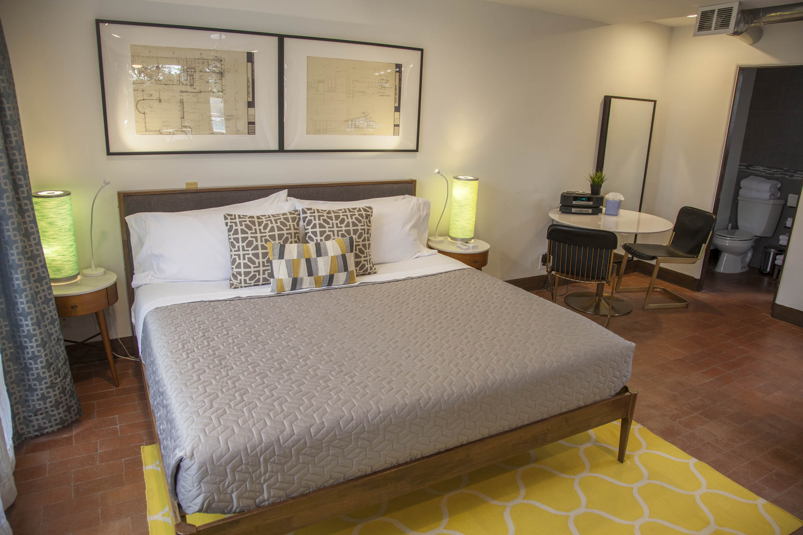 MCM studio guesthouse in lush gardens