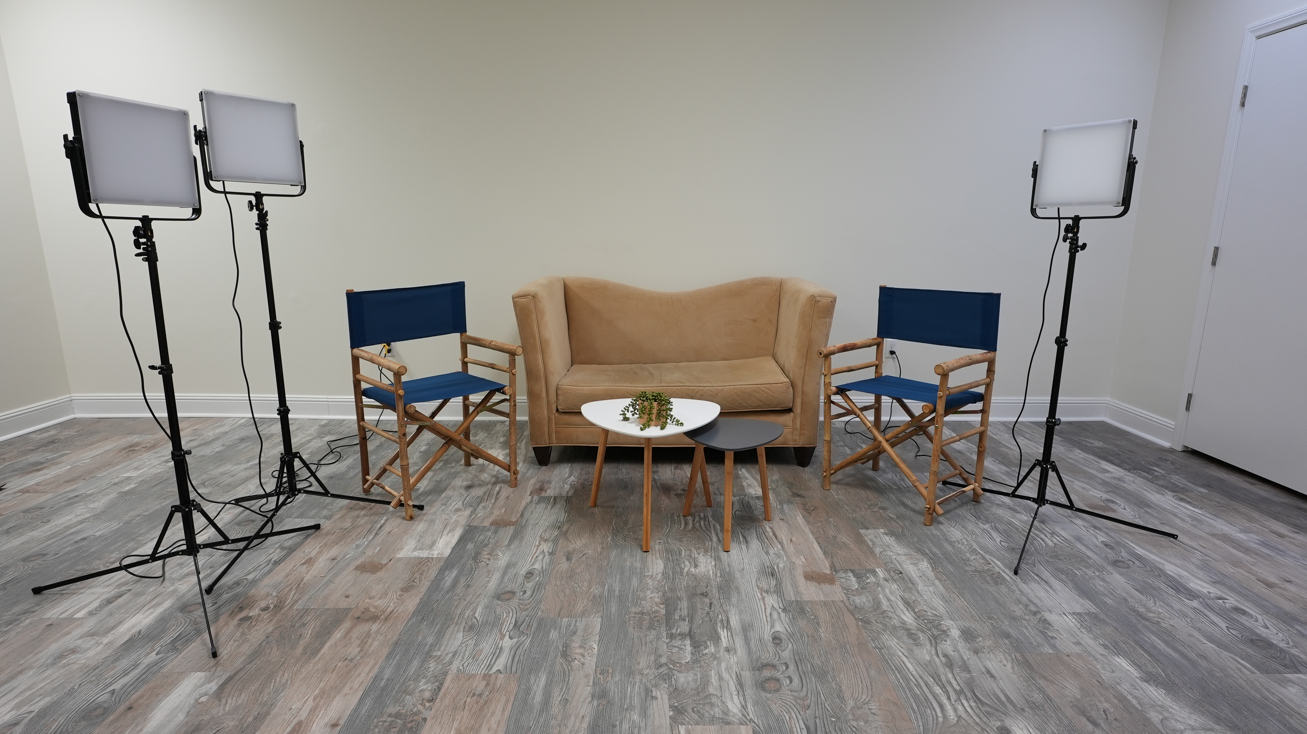 Cute Photo and Video Studio With Two Rooms 