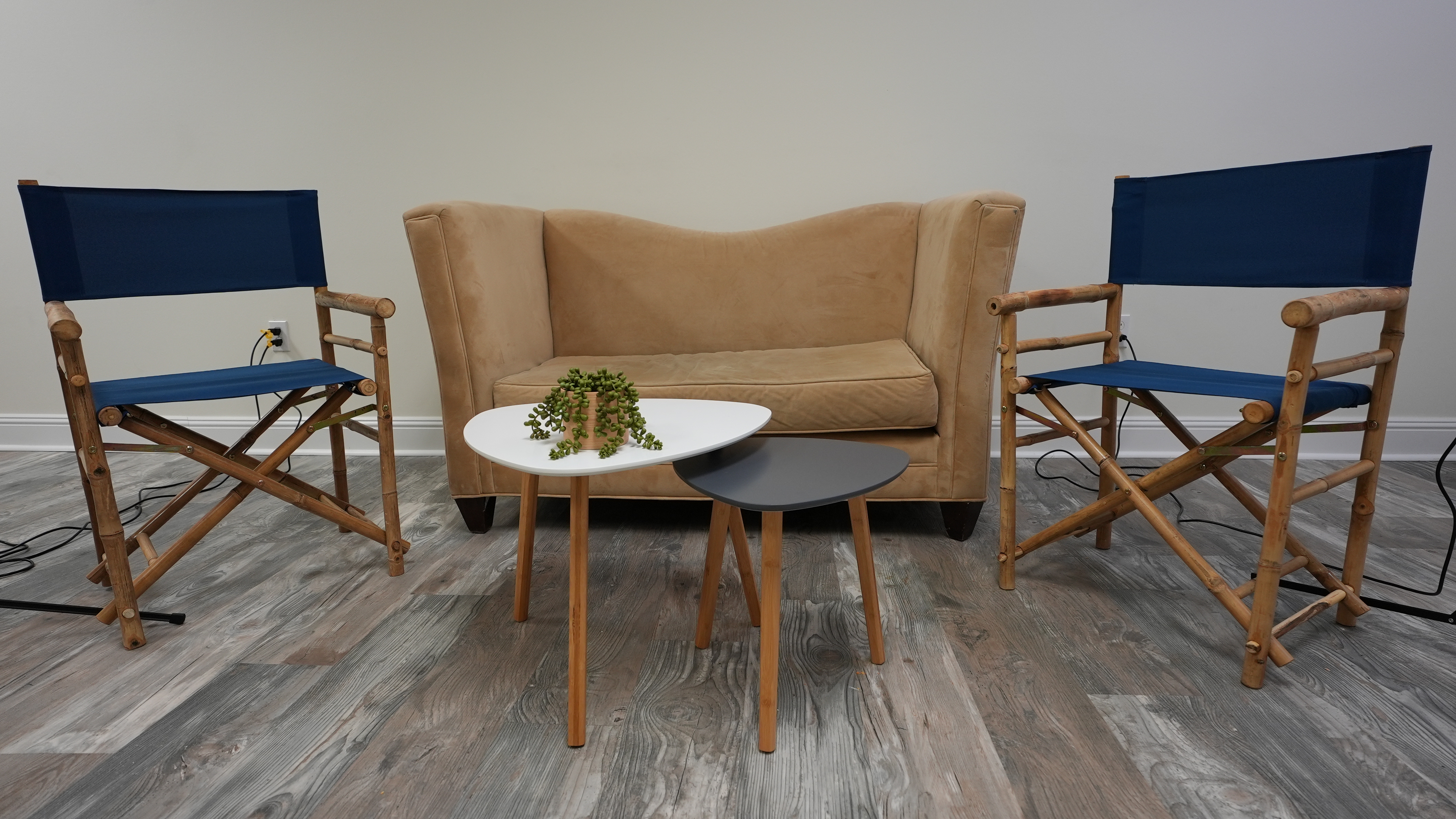 Cute Photo and Video Studio With Two Rooms 