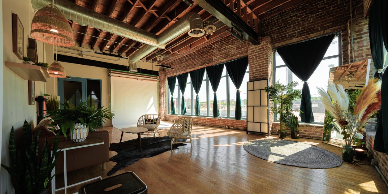 Perfect Downtown Natural Light Photo Studio