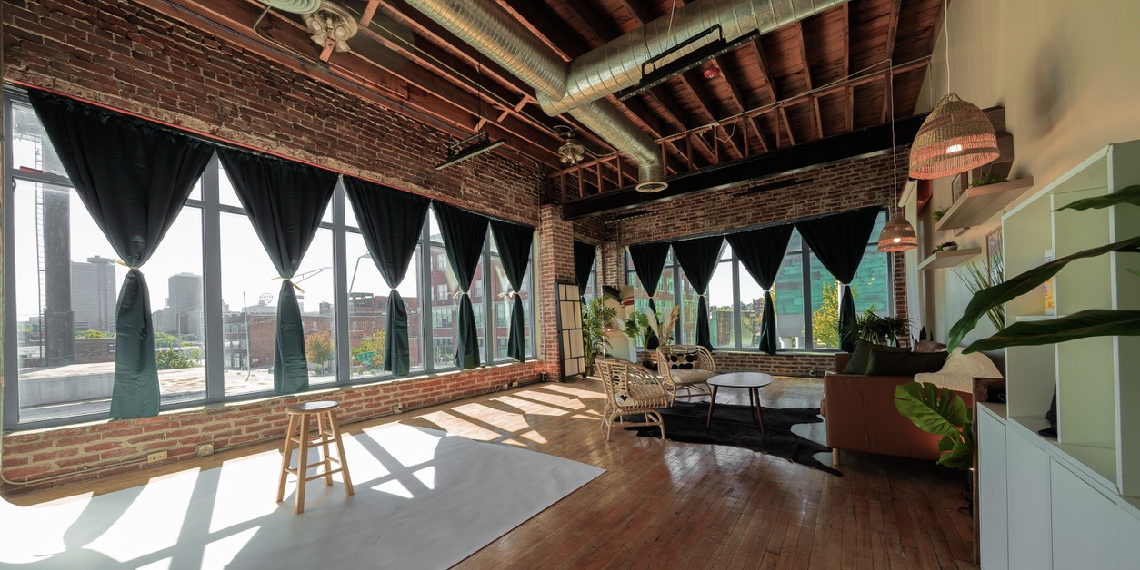 Perfect Downtown Natural Light Photo Studio