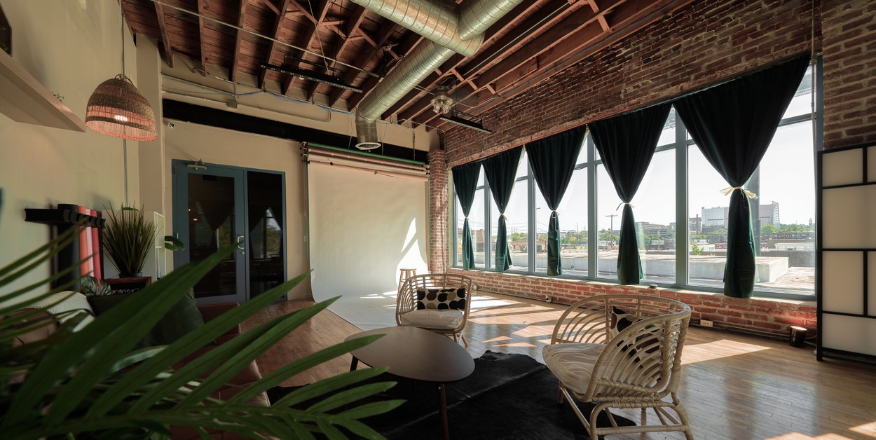 Perfect Downtown Natural Light Photo Studio