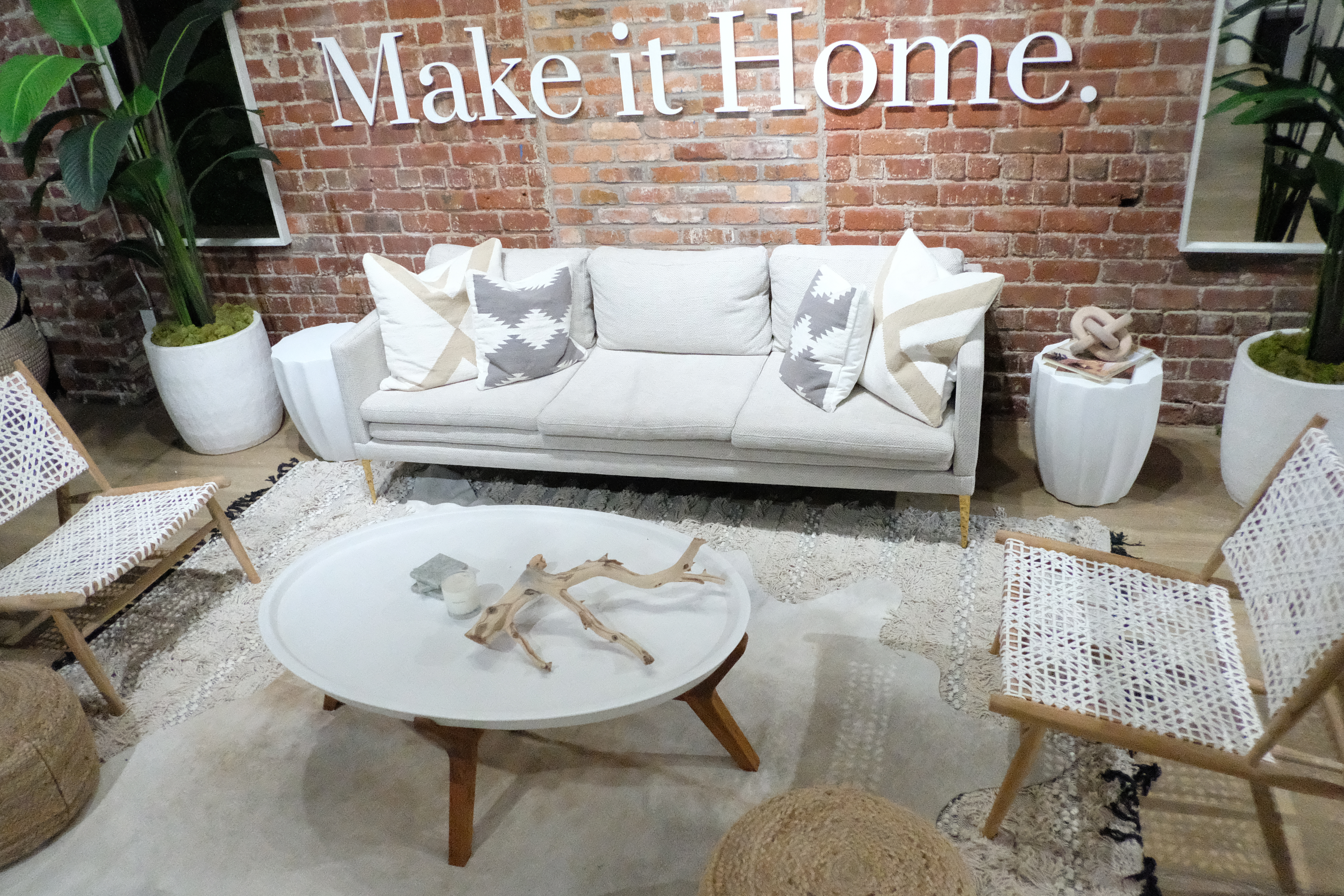 Uptown Work & Meeting Loft with Versatile Functionality and Amenities