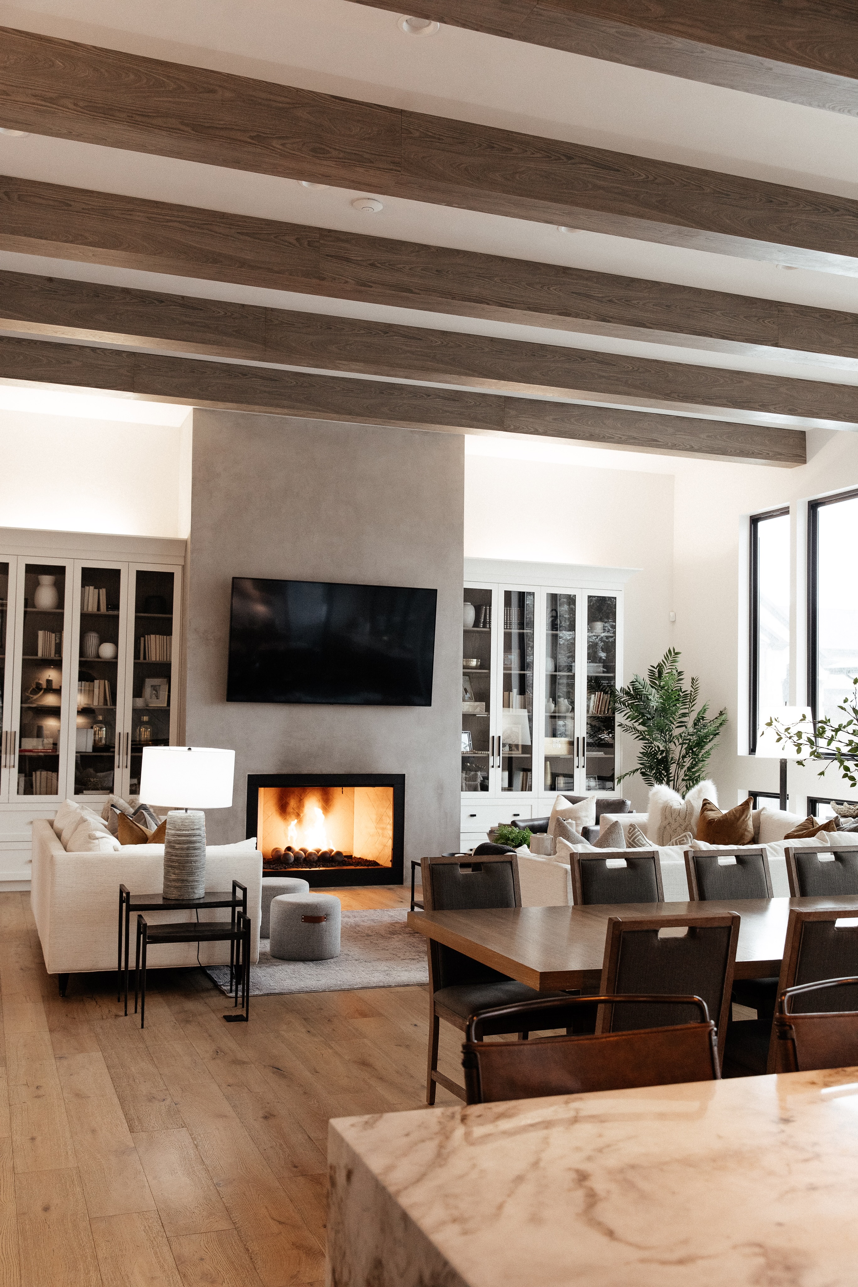 Modern Spacious Home with Mountain View