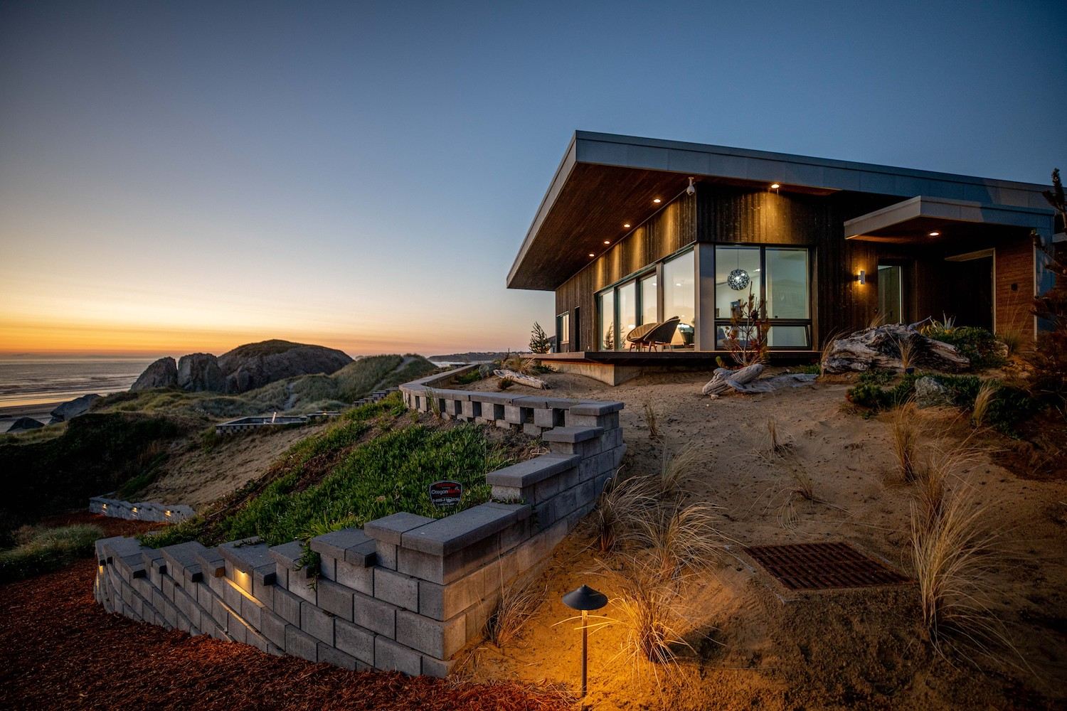 Remote Modern Escape in Oregon with Private Beach Access