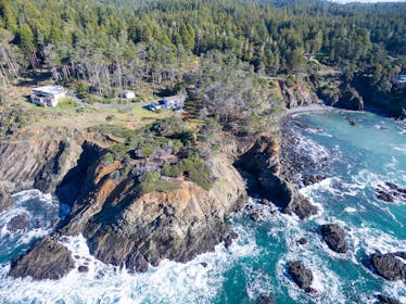5 Acre Oceanfront Home w/ Gym, Sauna and Hot Tub