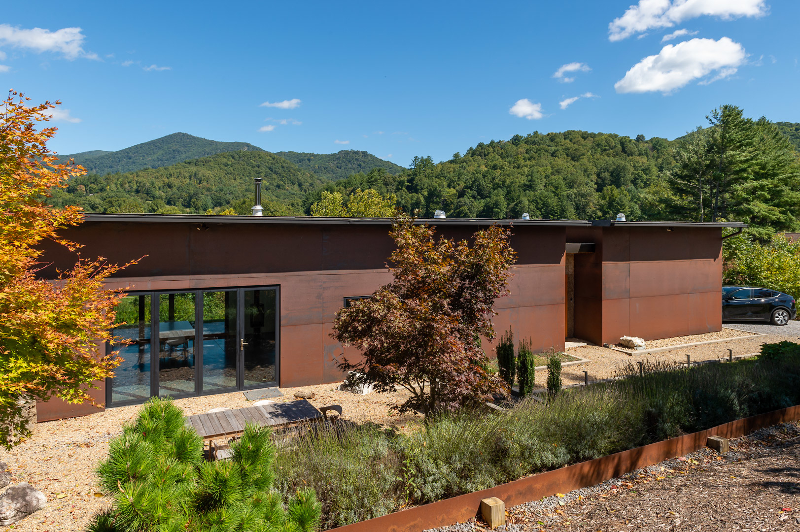 Modern, Glass Bungalow. BEST views in Asheville!