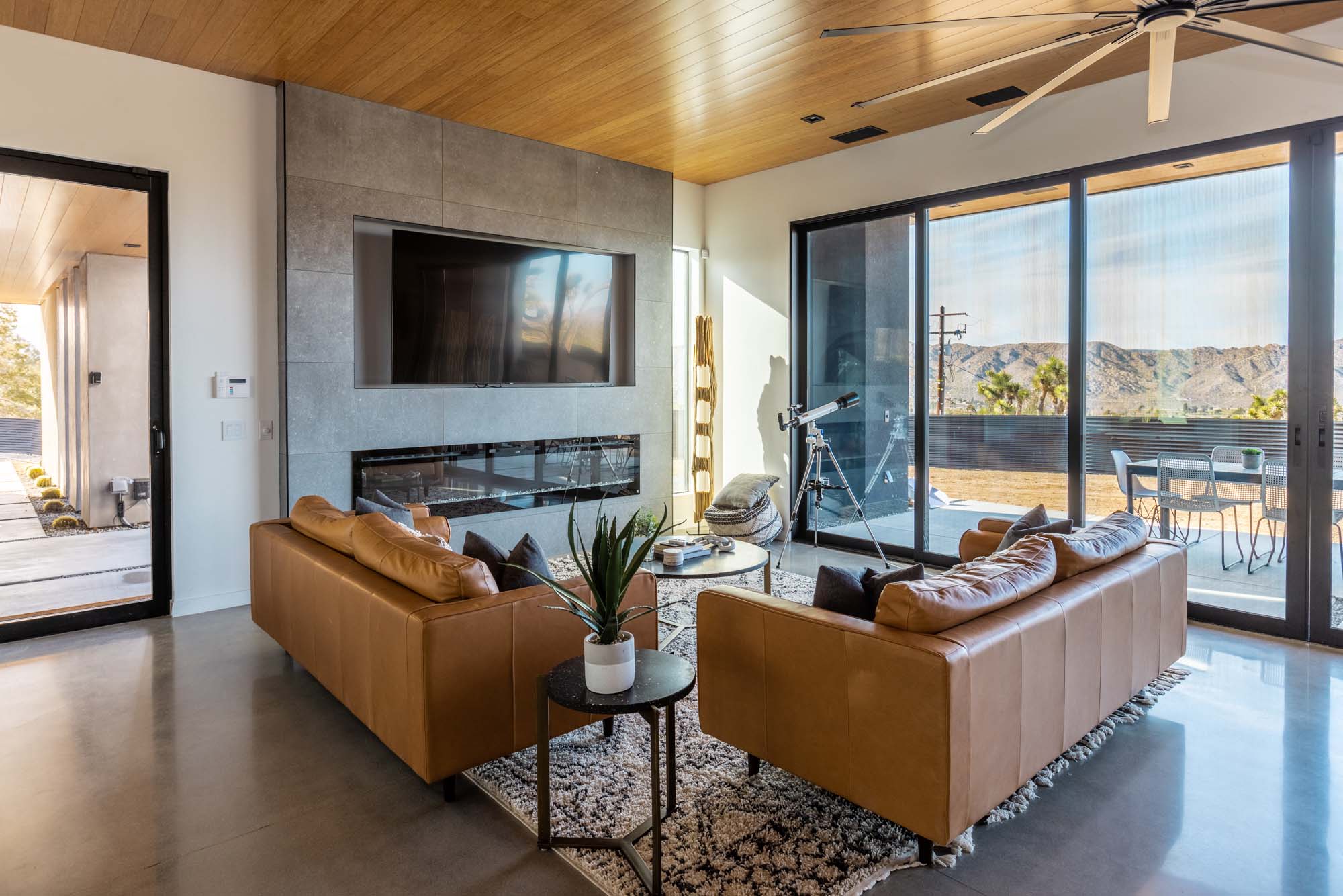 Remote Modern Desert Paradise with Pool/Hot Tub