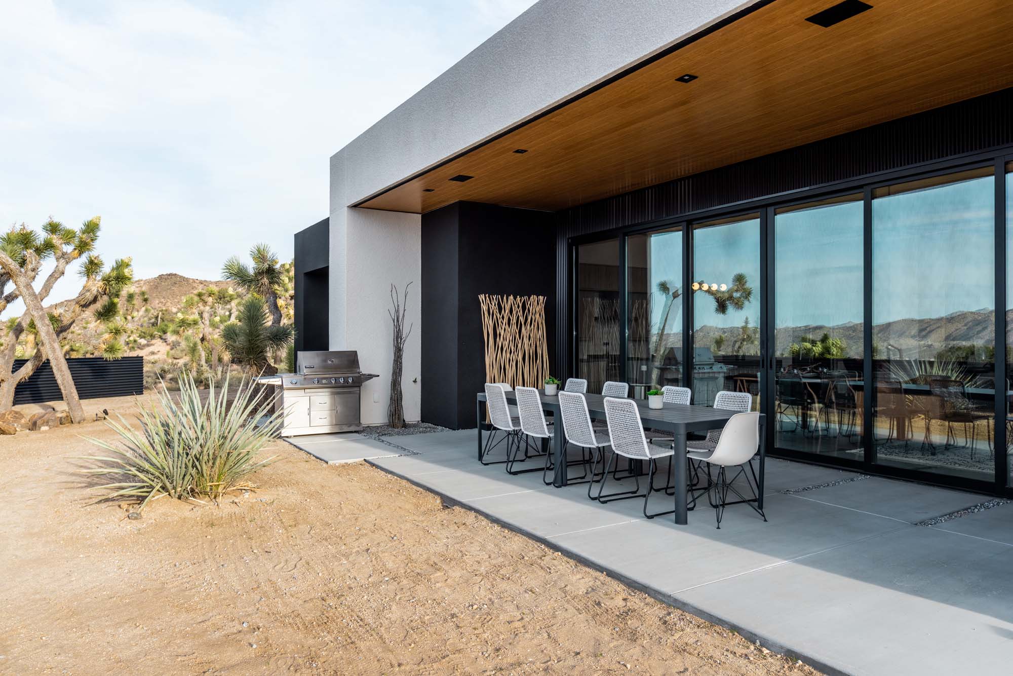 Remote Modern Desert Paradise with Pool/Hot Tub