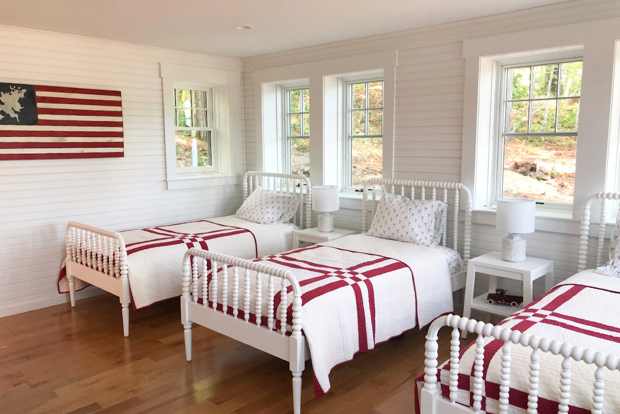 Stunning Lakeside Cottage, Just 2 Hours from Boston