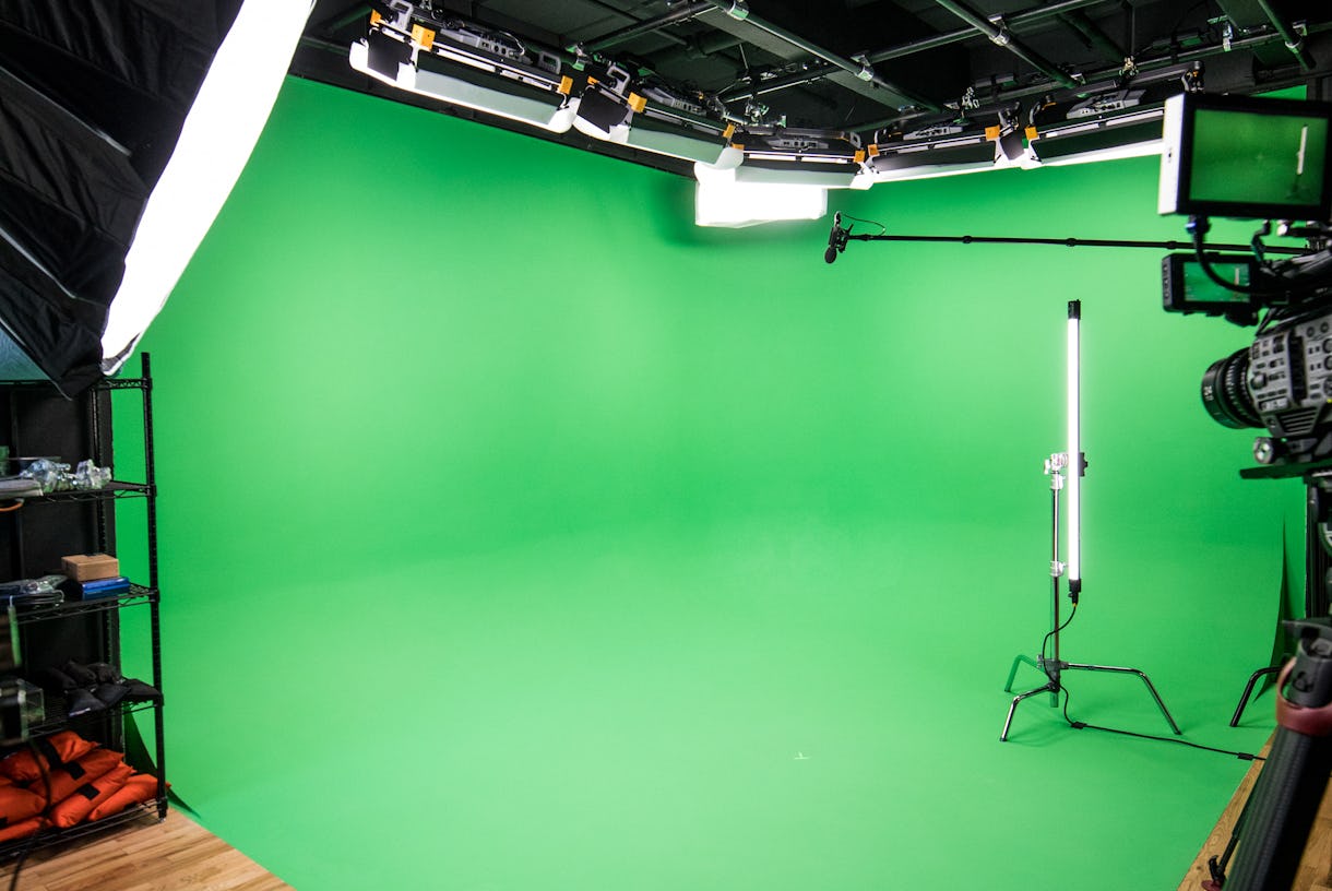 Midtown NYC Green Screen Studio with Full Production Services – Including Filming Crew, Livestream, & Filming Equipment