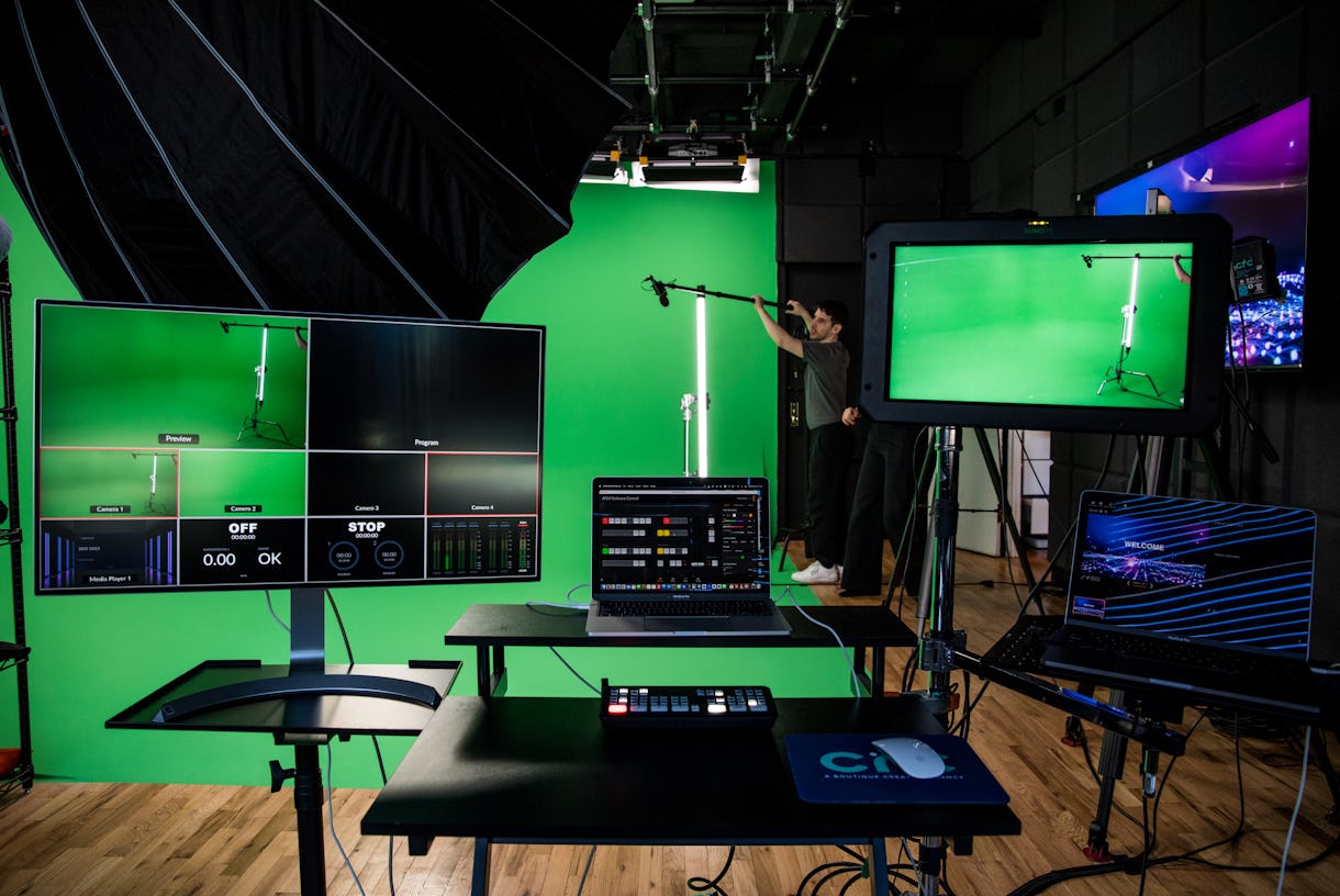 Midtown NYC Green Screen Studio with Full Production Services – Including Filming Crew, Livestream, & Filming Equipment