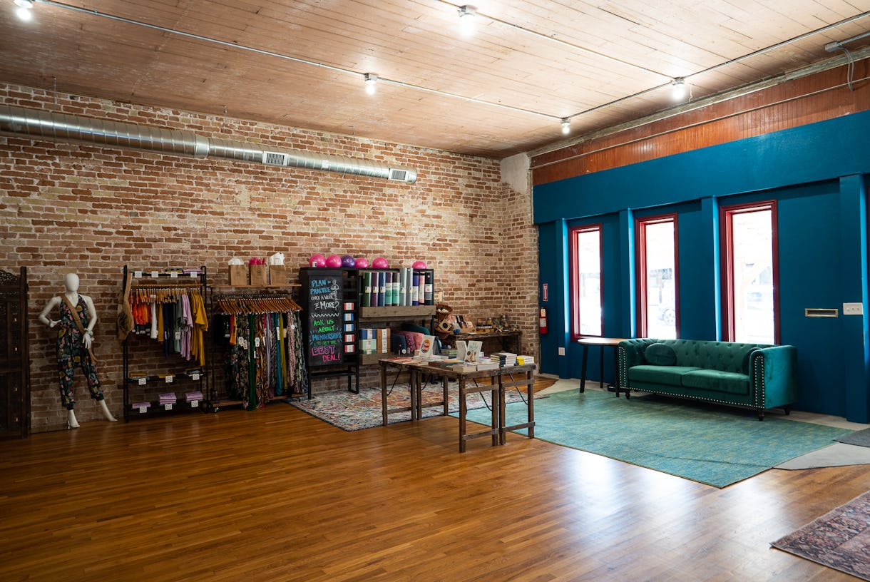 Beautiful Studio with Exposed Brick and Wood Floors