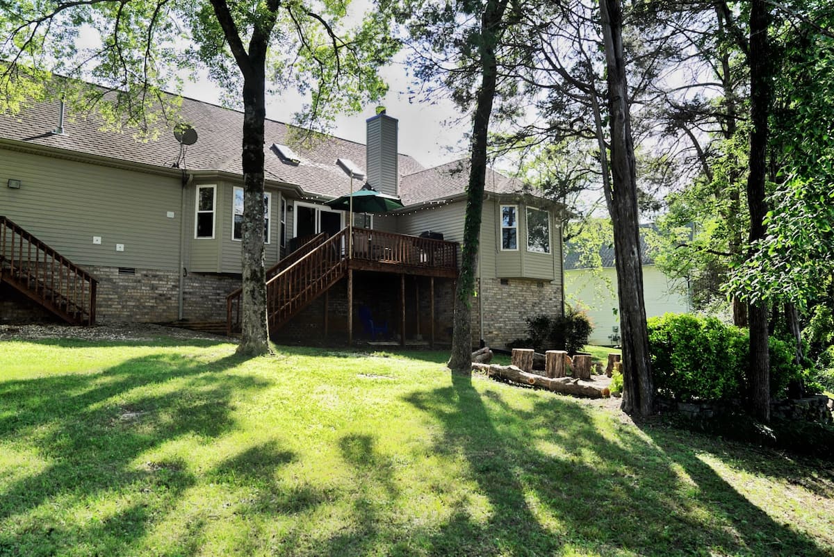 La Vergne Vacation Home with Huge Backyard
