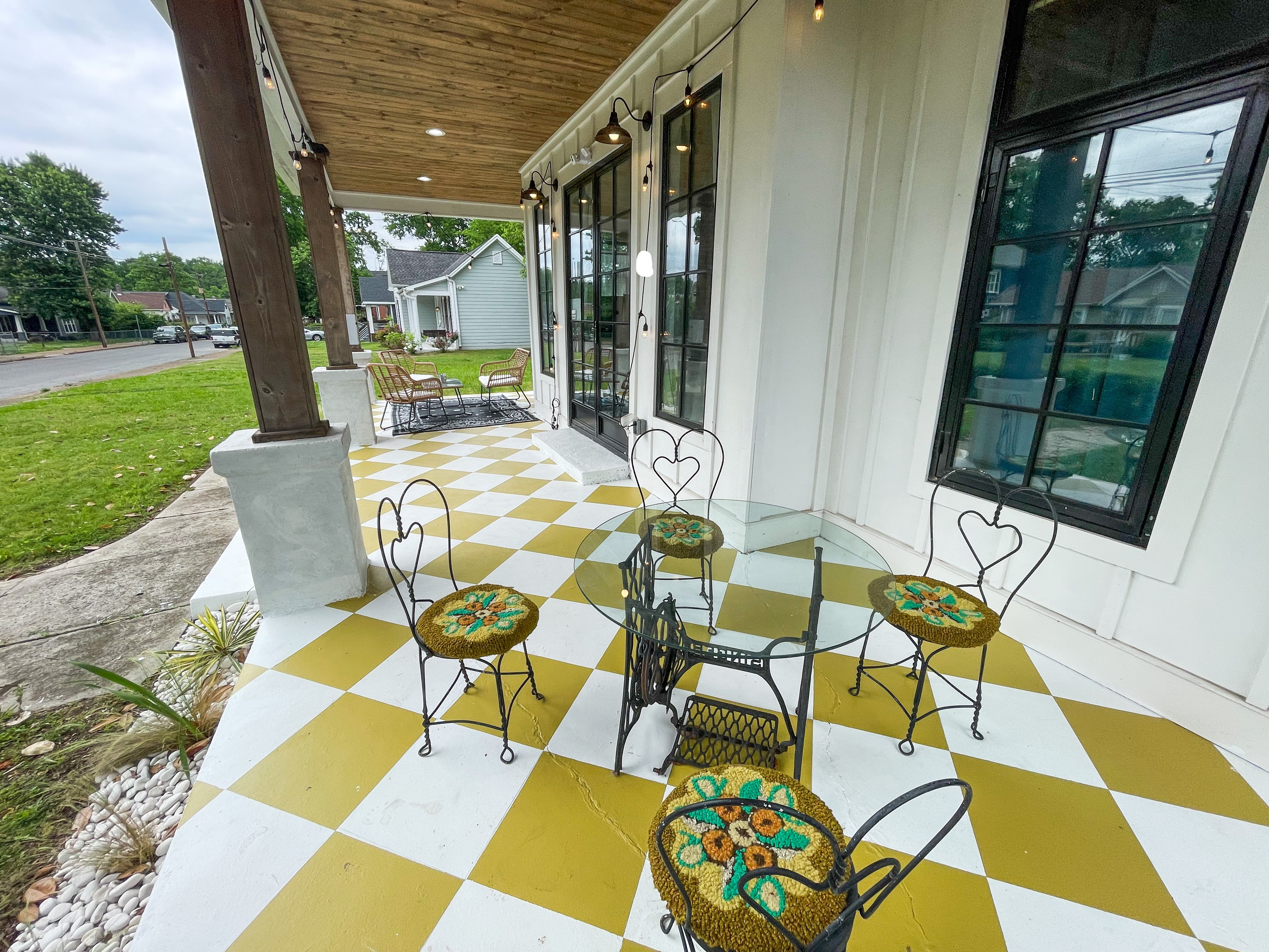 The Yeehaw House (5 min to Broadway)