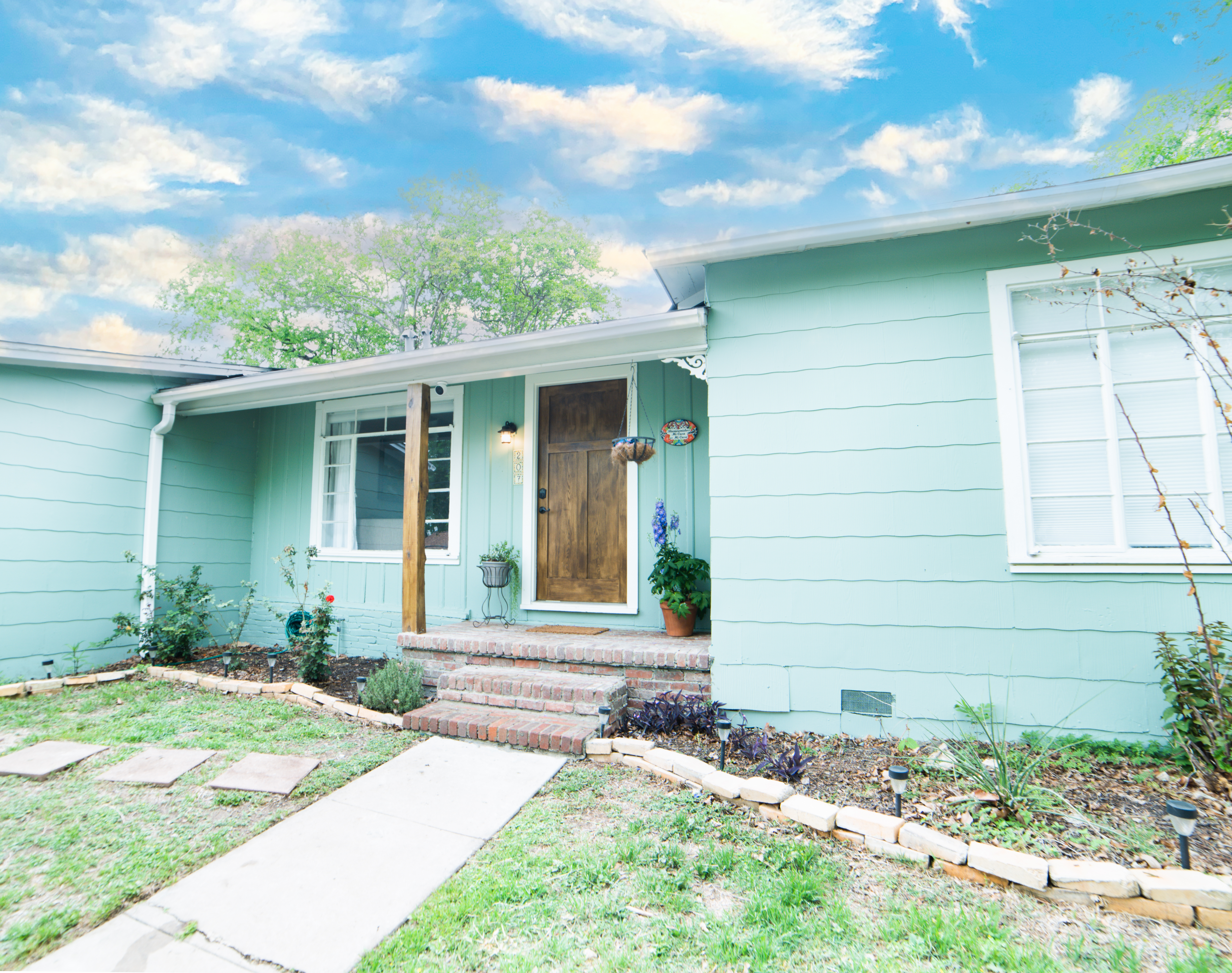 La Casita on Conway: Furnished Tex Mex Cottage w/Back Yard Entertainment