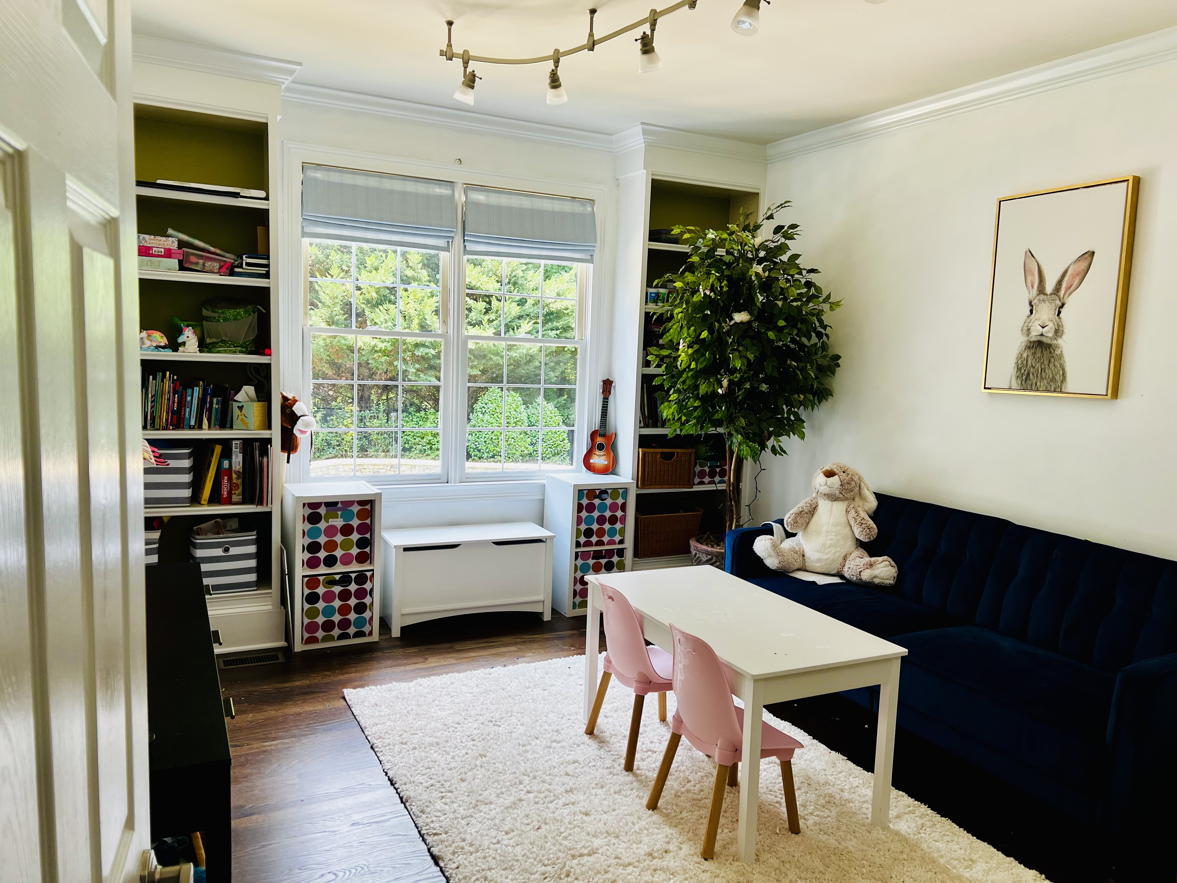 Traditional home w/ large yard & pool