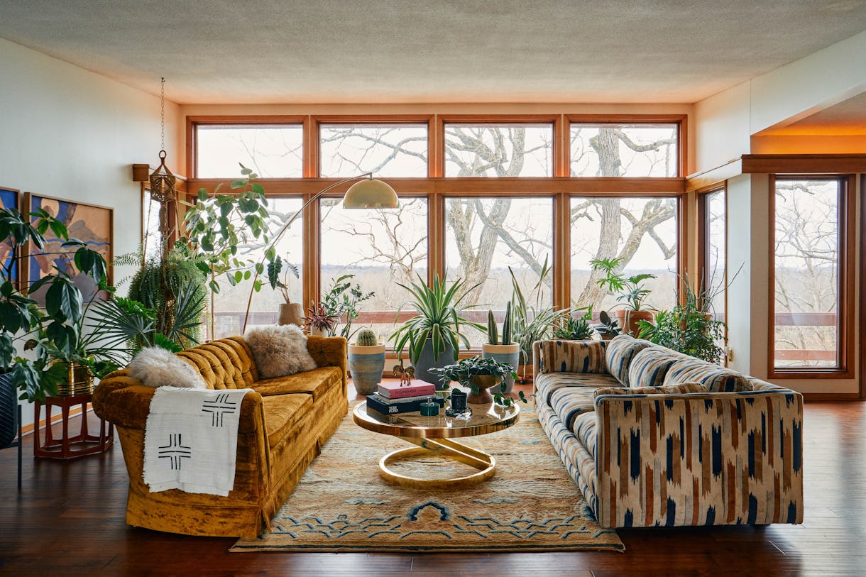 Inspiring Riverside Retreat: Experience Mid Century Magic in our One-of-a-Kind Gem!