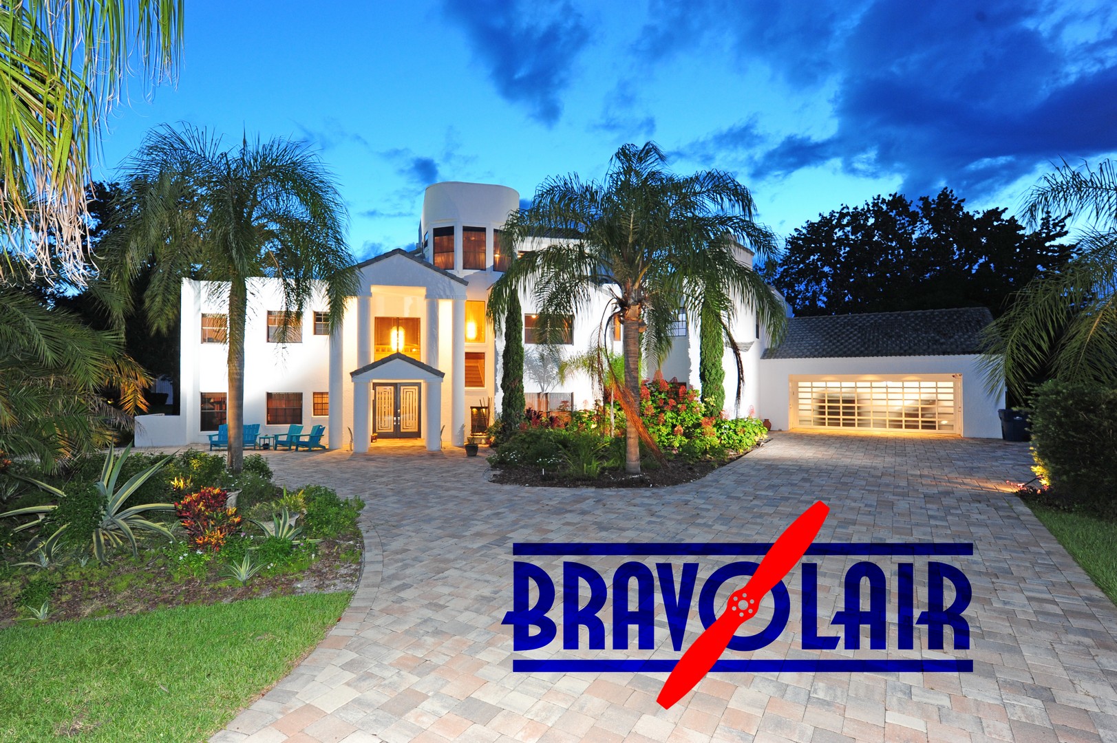 BRAVOLAIR - Art-Deco Mansion with Hangar, WWII Biplane, Private Pool