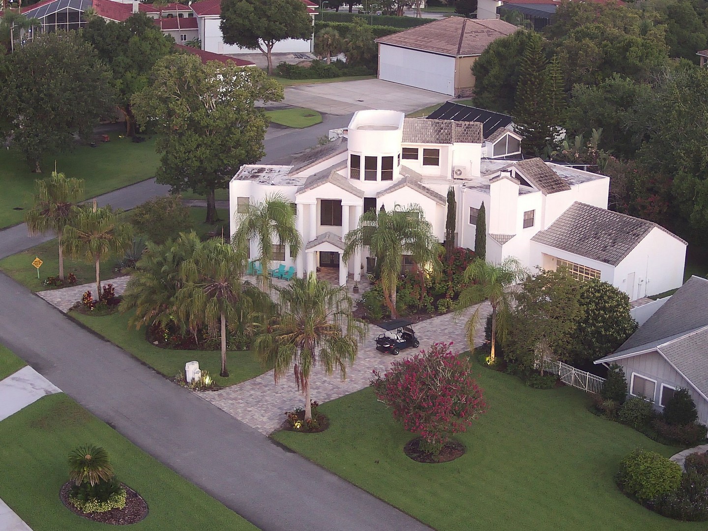 BRAVOLAIR - Art-Deco Mansion with Hangar, WWII Biplane, Private Pool