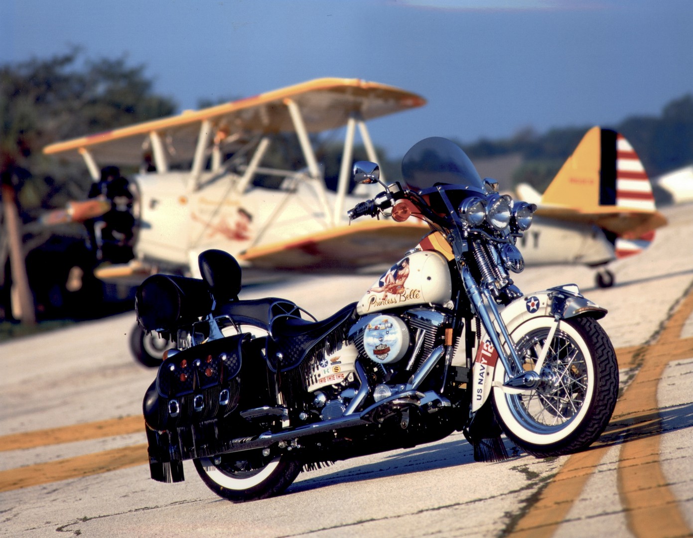 BRAVOLAIR - Art-Deco Mansion with Hangar, WWII Biplane, Private Pool