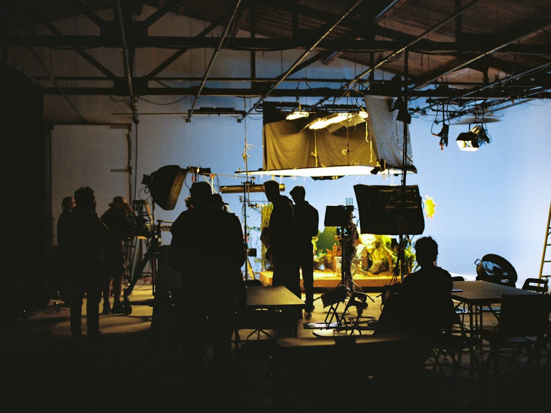 7000 sqft Film Video & Photo studio w/ Pre lit Cyclorama - Media Productions