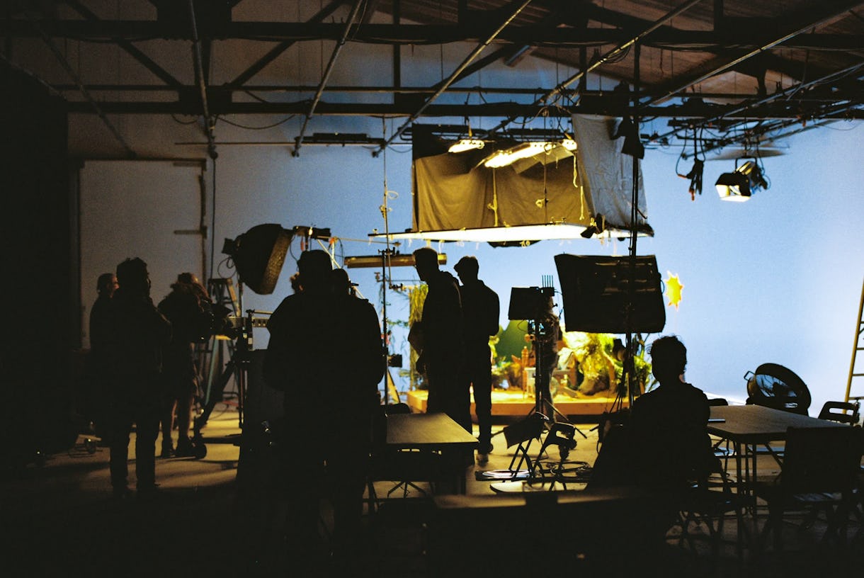 7000 sqft Film Video & Photo studio w/ Pre lit Cyclorama - Media Productions