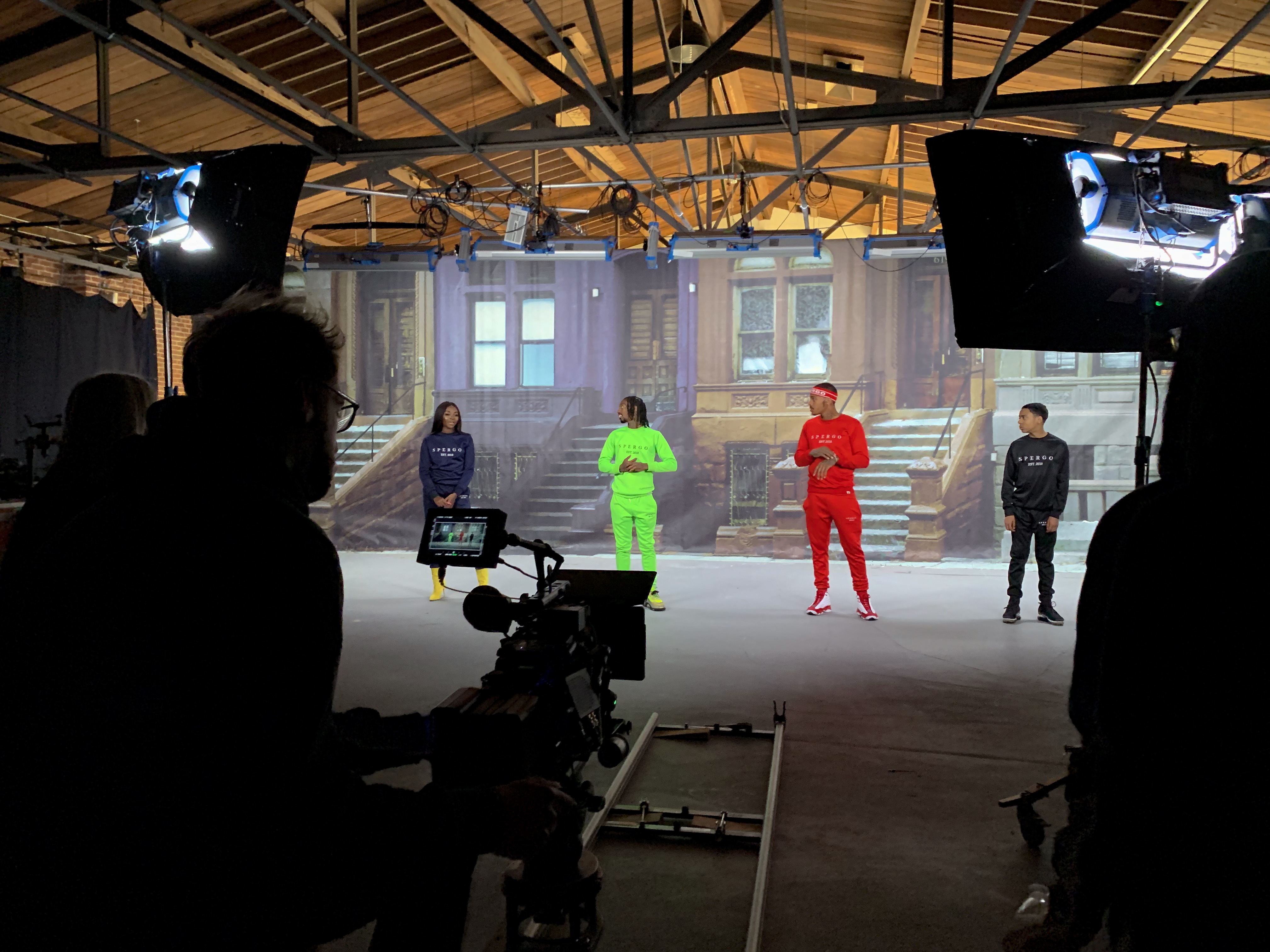 7000 sqft Film Video & Photo studio w/ Pre lit Cyclorama - Media Productions