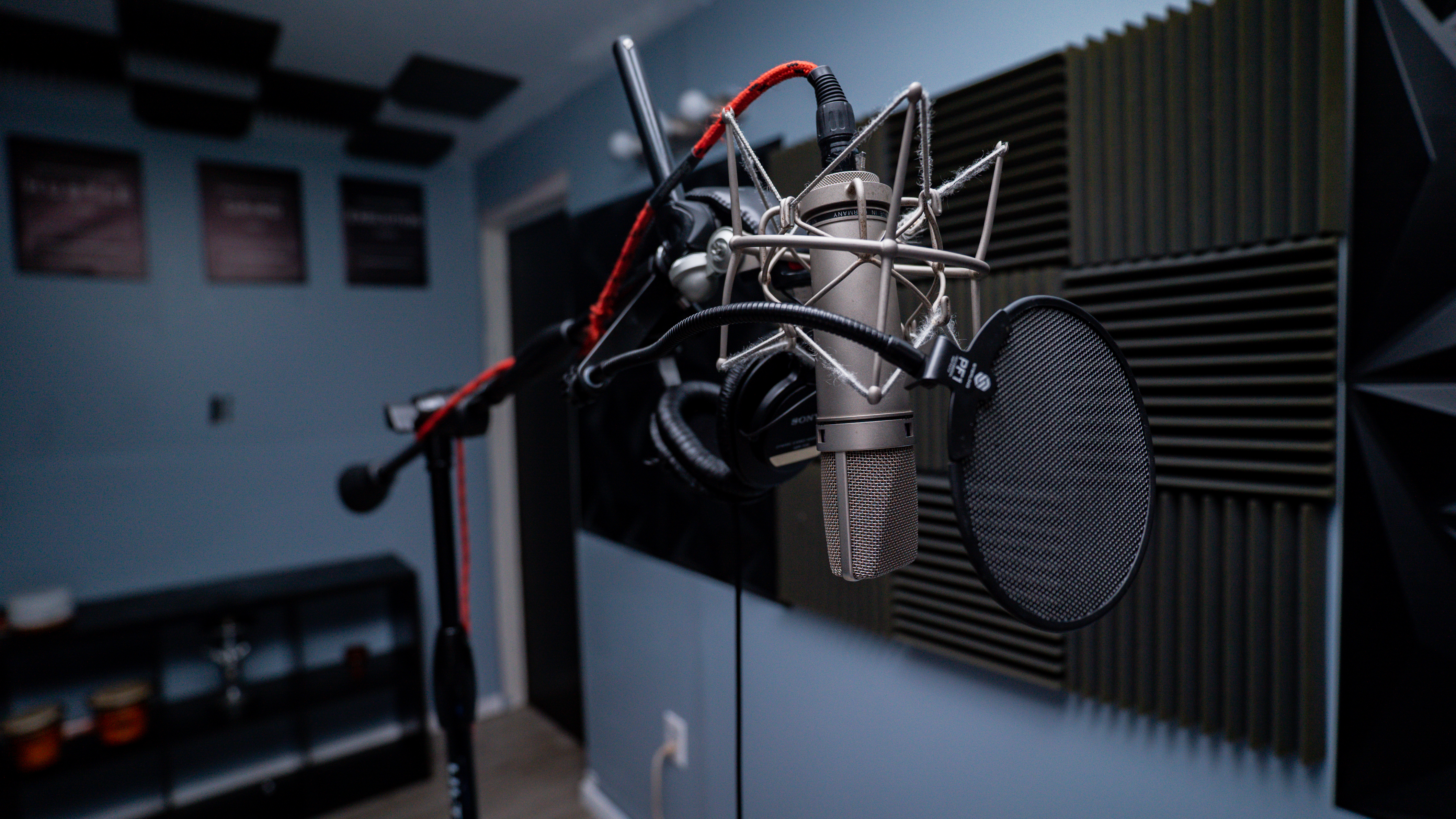 Clean & Cozy Recording Studio with Booth - Recording Studio