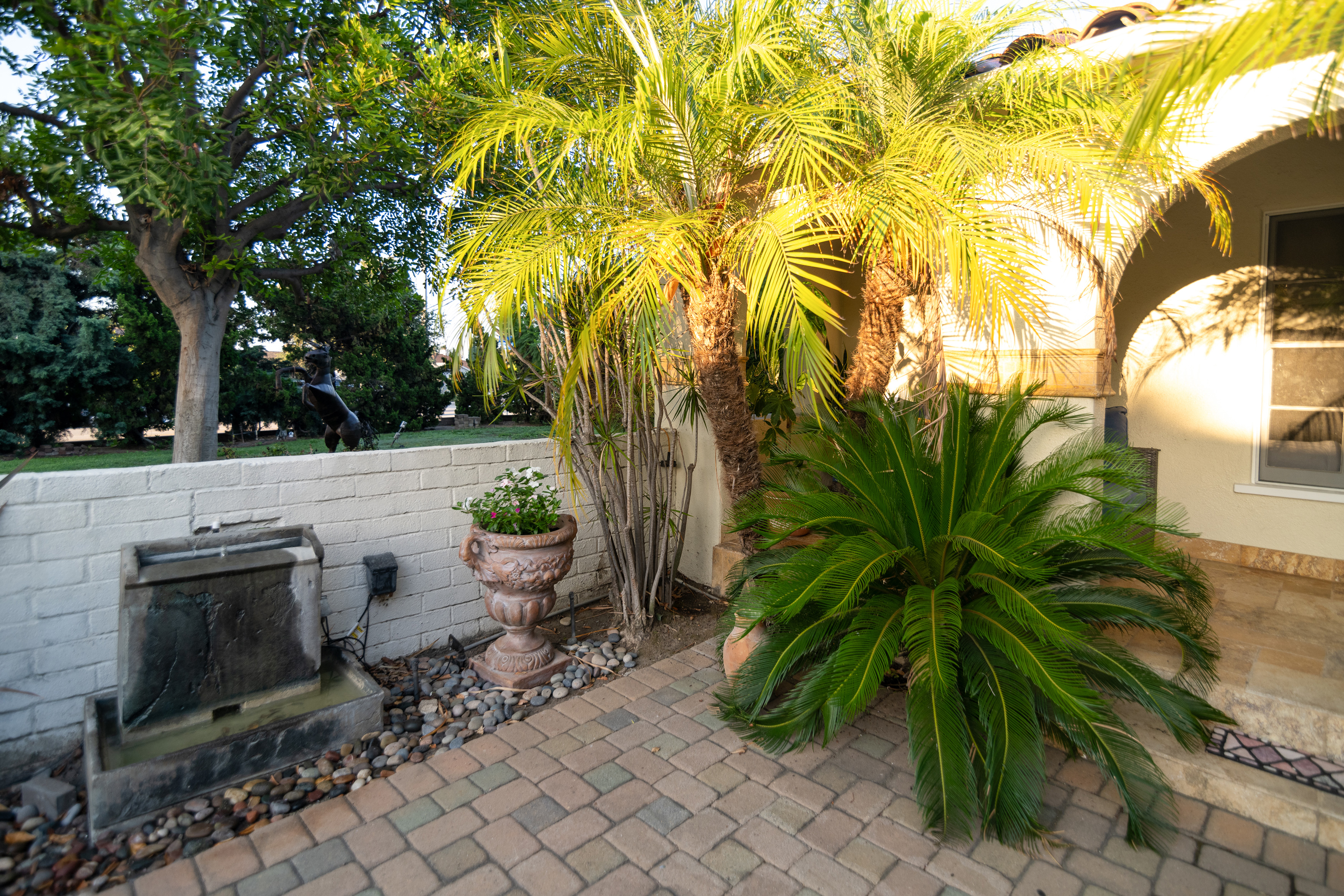 Beautifully Decorated Vintage Spanish Home w Interview Space, Outdoor Areas, Grand Piano and More