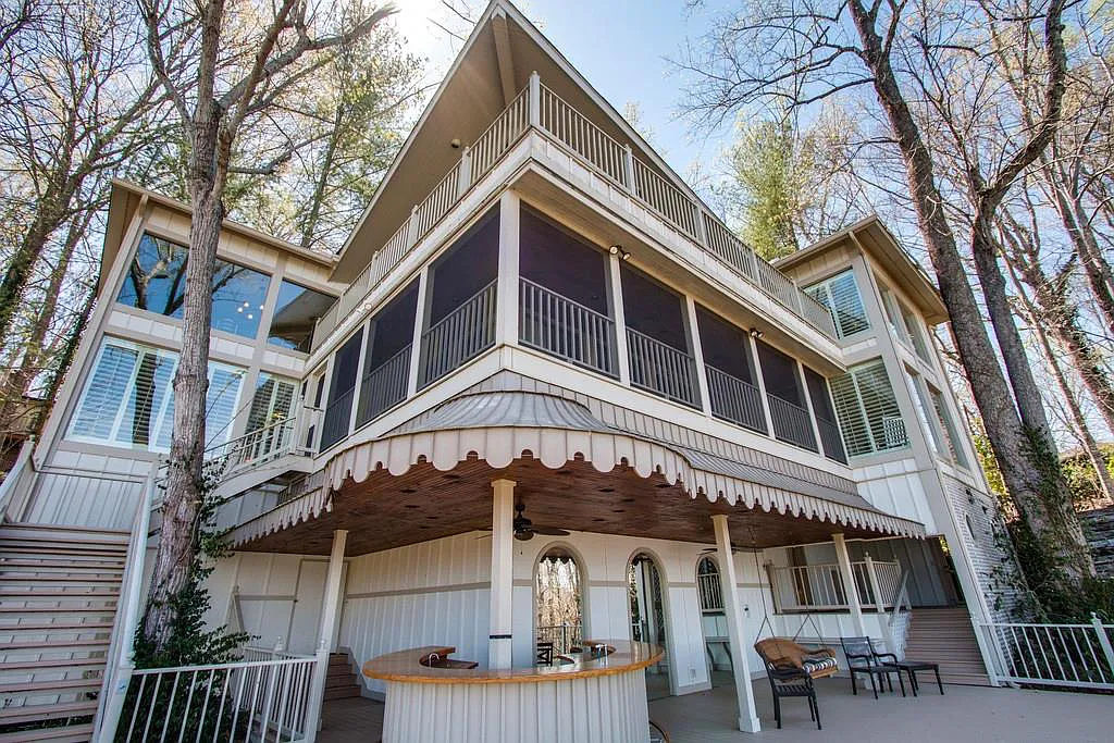 Big View- Large lake home with an Expansive view of Center Hill Lake