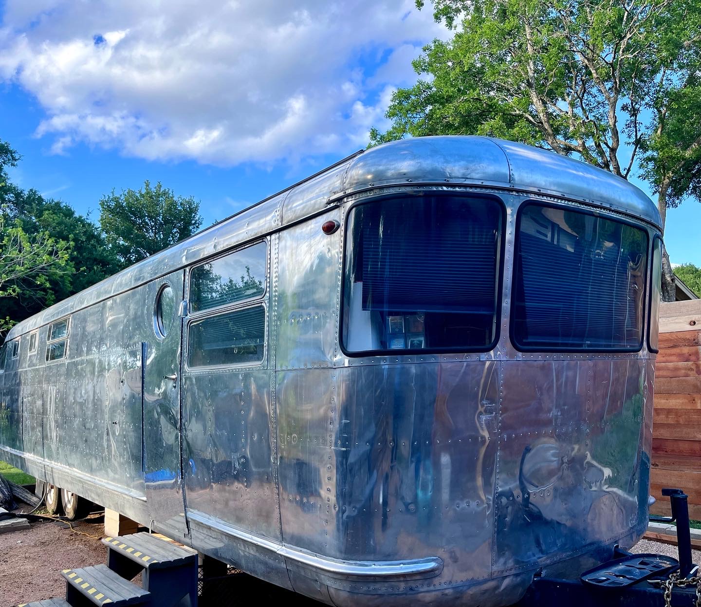 "HotnHappy"Retro-future modern designed Tiny Home