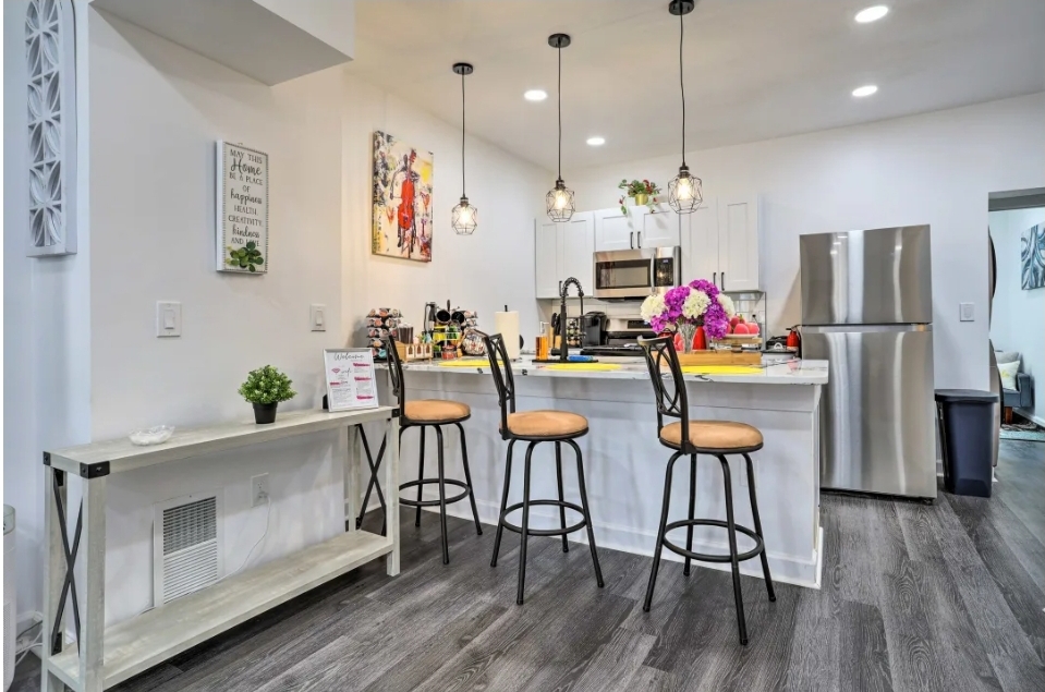 COZY, QUIET, RELAXING (GREAT WORK FROM HOME SPACE) w/ Whole Home Hi-Speed WiFi 