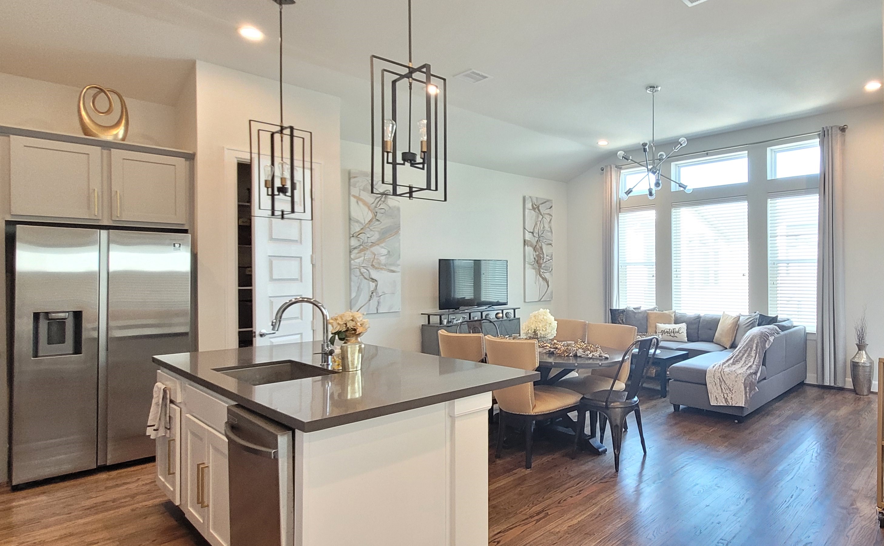 East Downtown Elegant Sun-Kissed Kitchen: The Recipe for Perfect Shoots