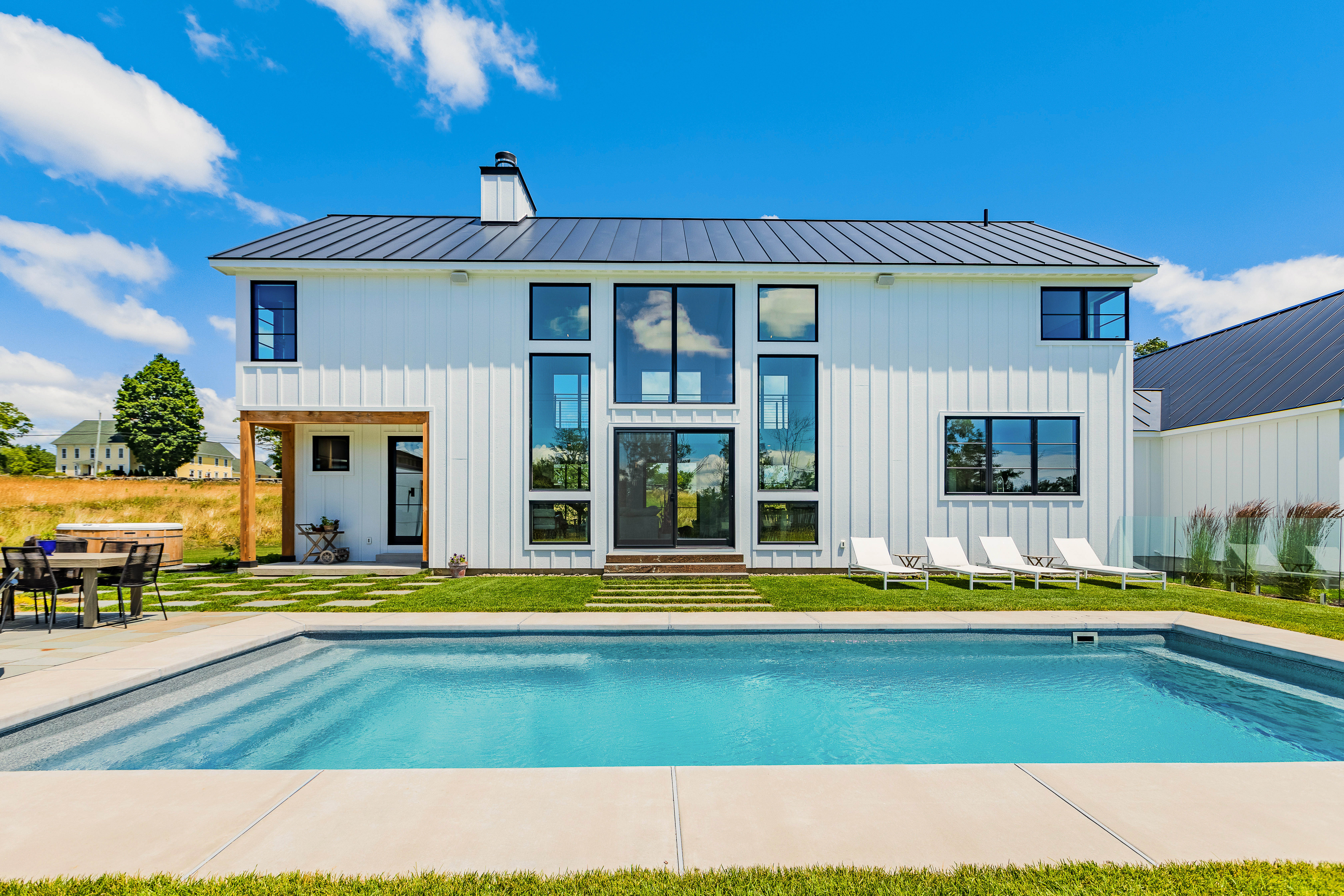 Modern Scandinavian Farm House - Swimming Pool - Luxury Kitchen - 1 hour from Boston