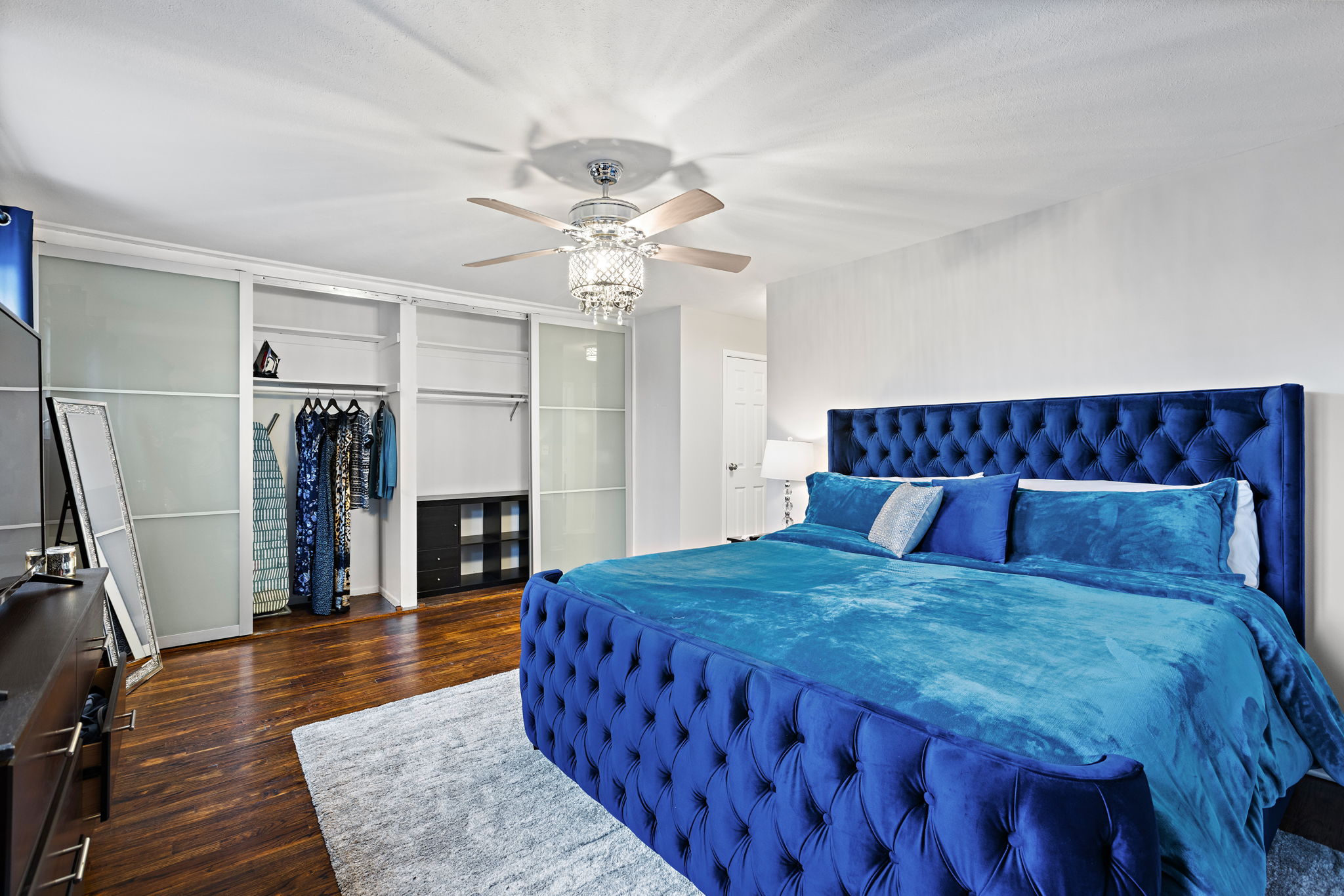 Sunset Bayonne Blue Lux Gem