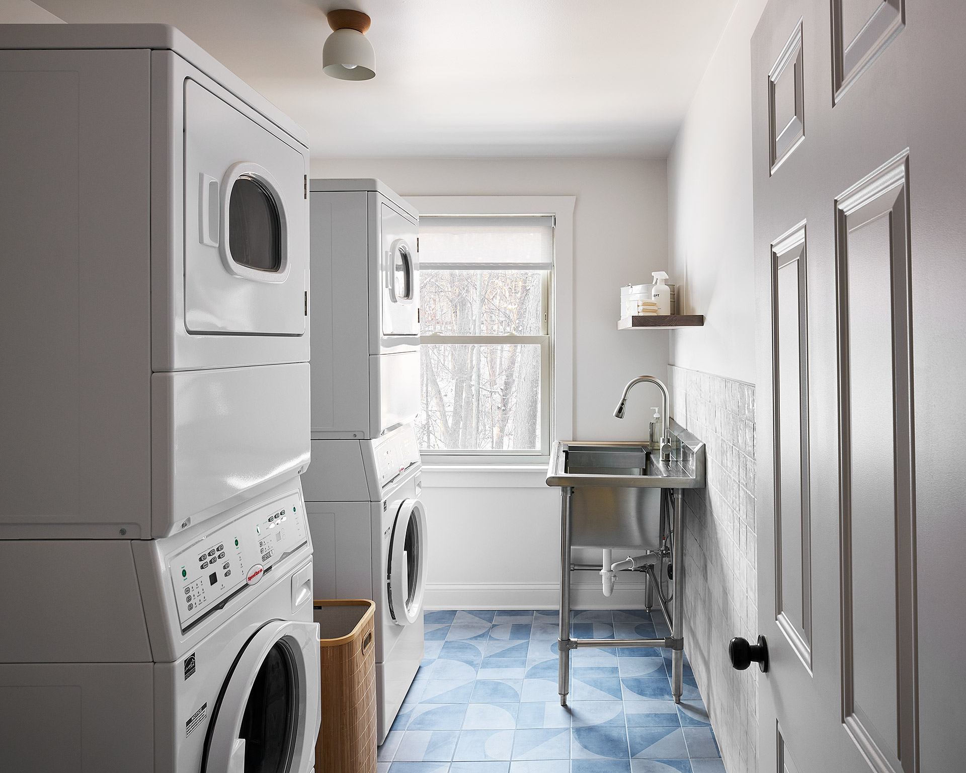 Modern Rustic Inn on 4 Acres, 75 miles from Chicago