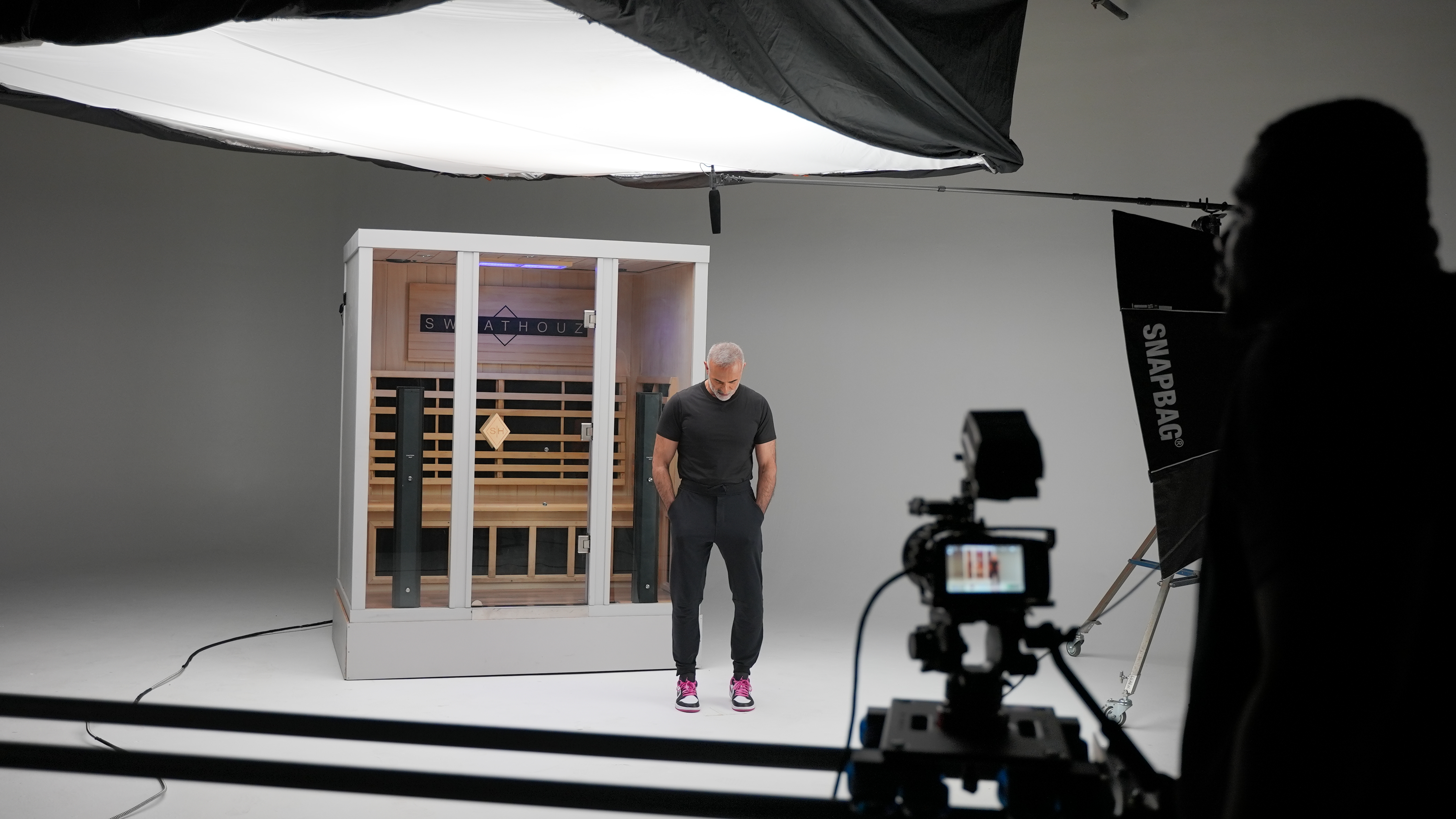  Spacious Professional Sound Stage with White Cyc for Production