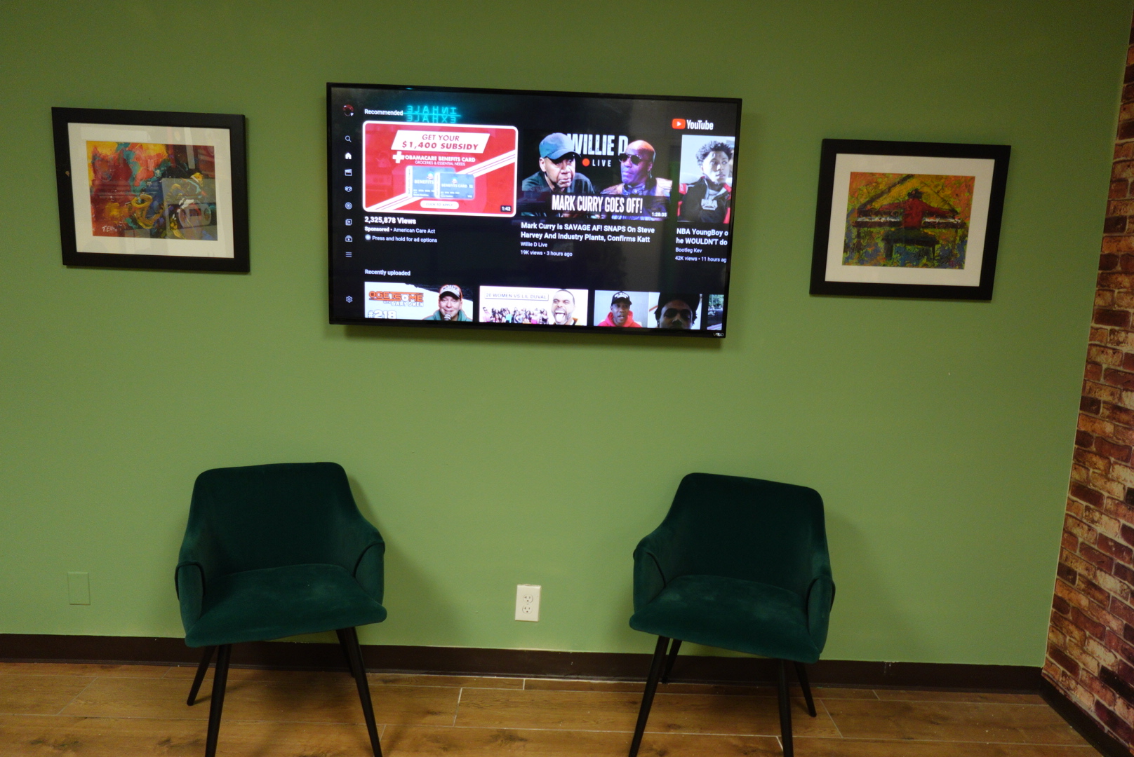 CONTENT CREATOR LOUNGE